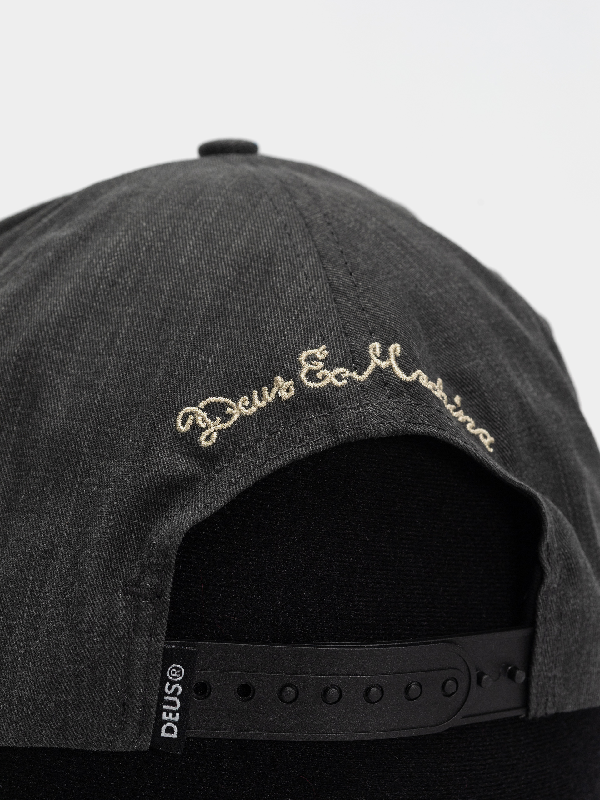 Шапка с козирка Deus Ex Machina Pill Deboss (black)