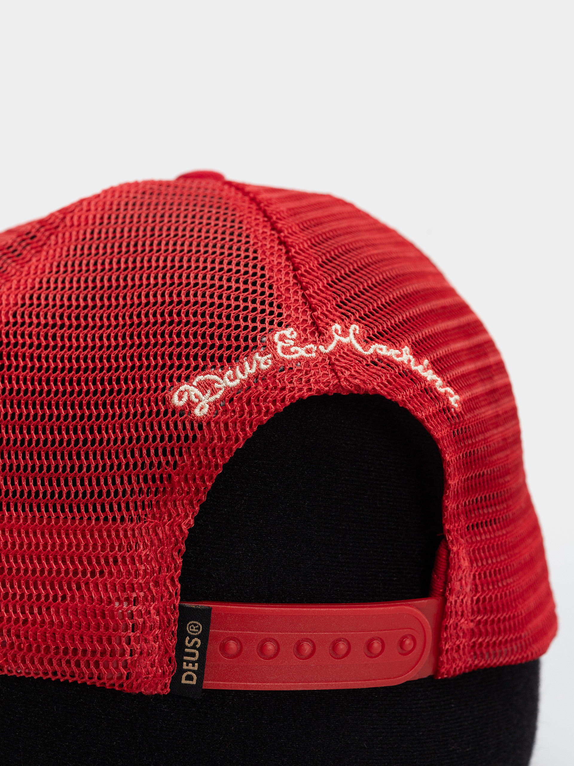 Шапка с козирка Deus Ex Machina Welcome Trucker (cherry red)