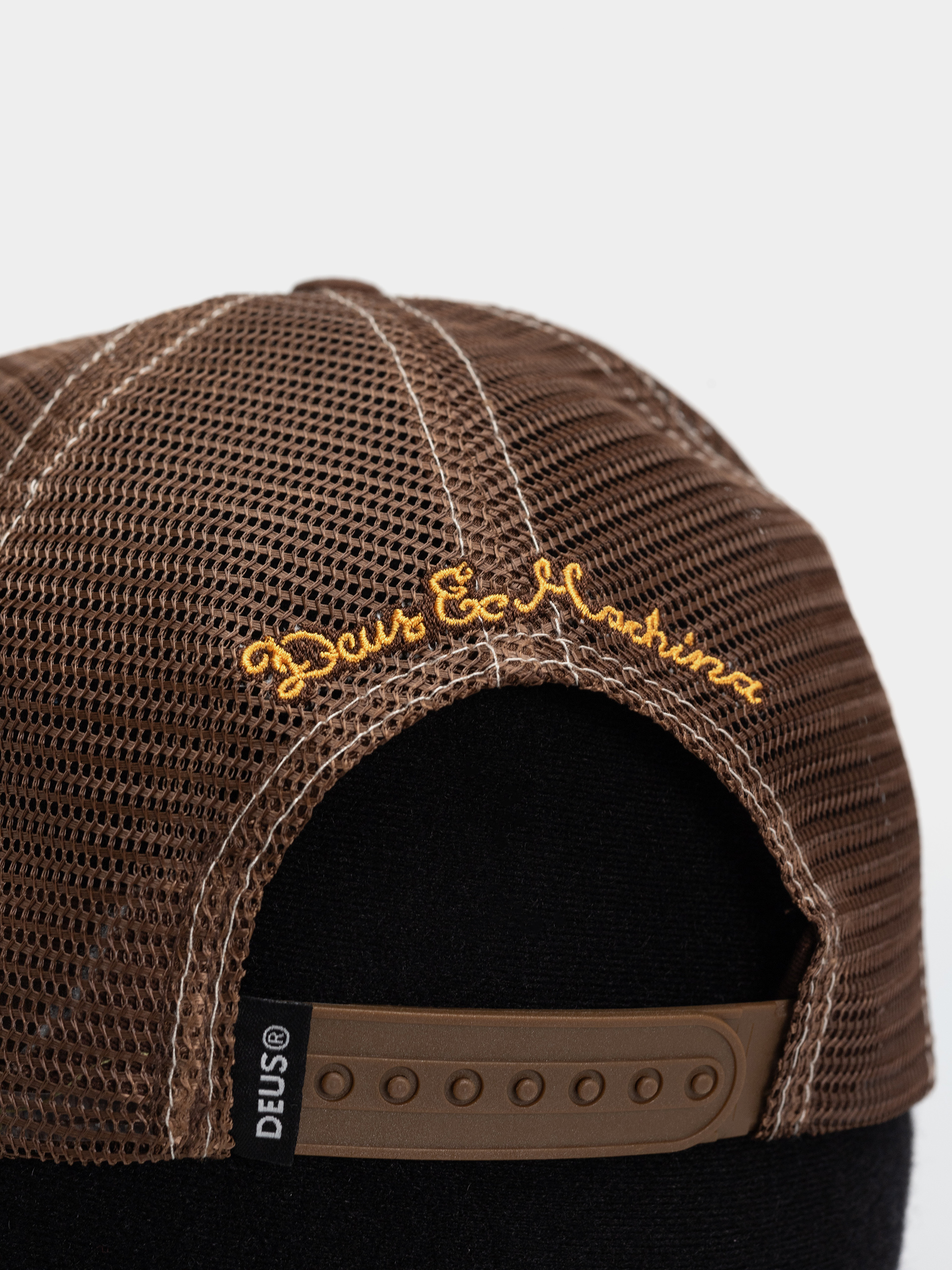 Шапка с козирка Deus Ex Machina Sanchez Trucker (brown)
