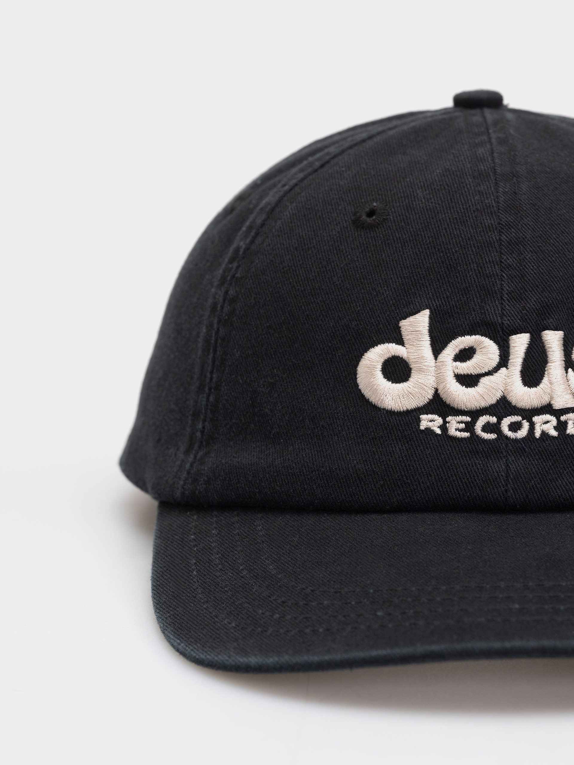 Шапка с козирка Deus Ex Machina Smile Dad (anthracite grey)