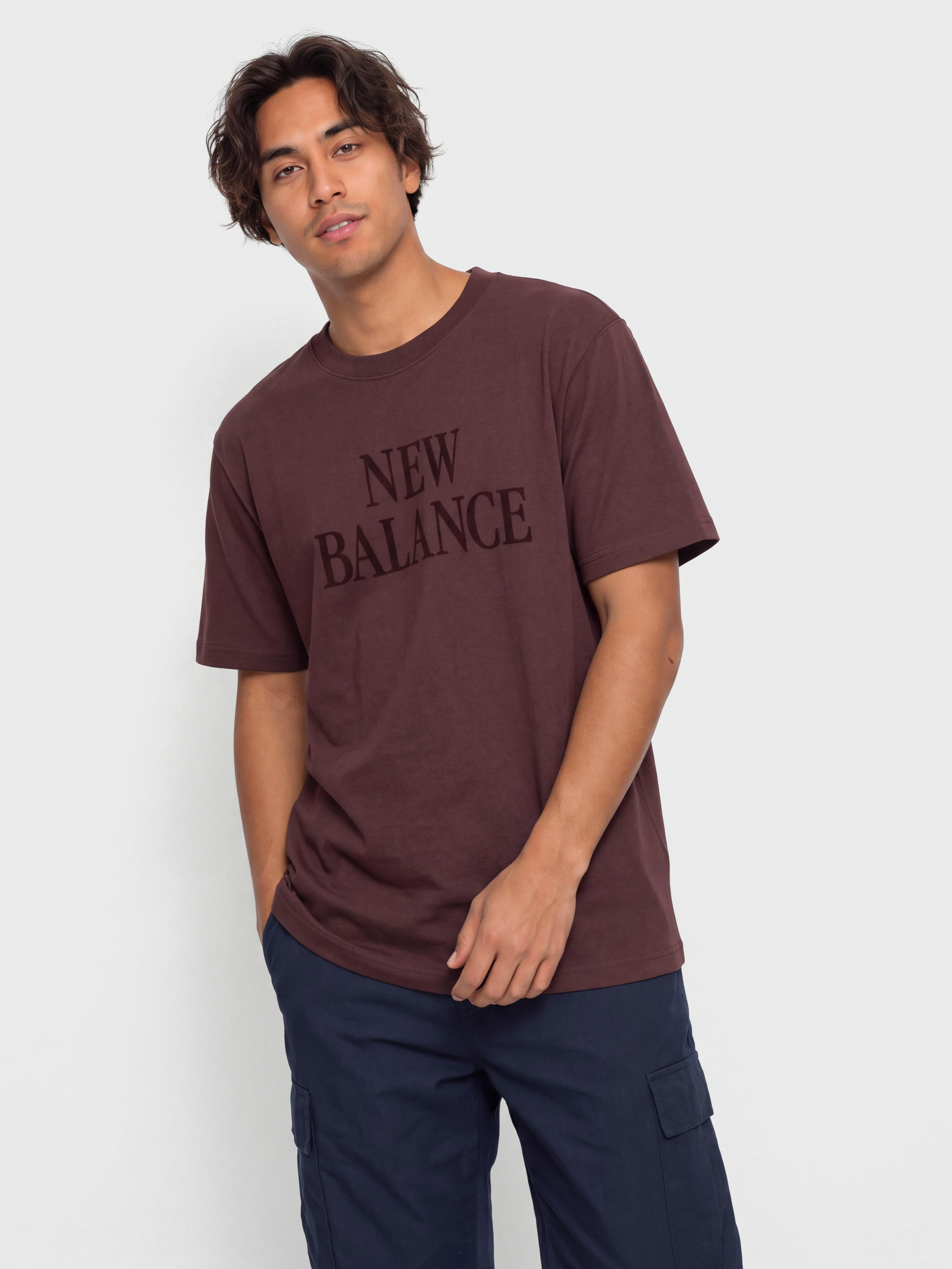 Тениска New Balance Athletics Flocked Logo
