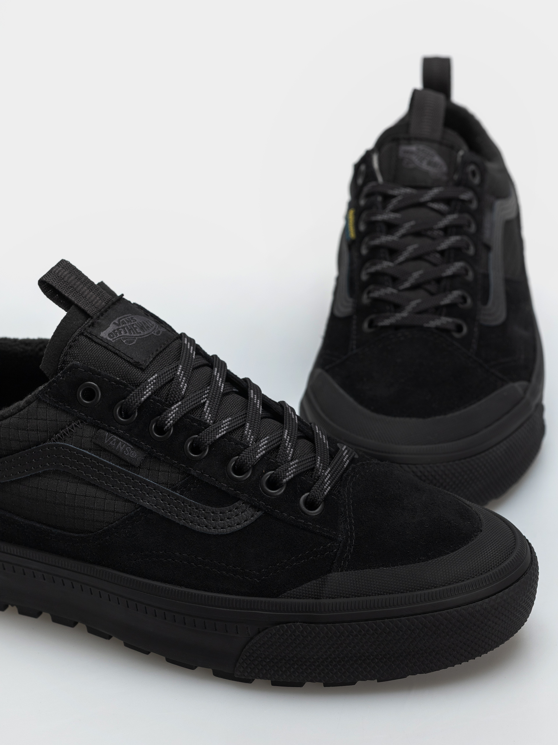 Обувки Vans Old Skool Waterproof Insulated Mte (black/black/gry)