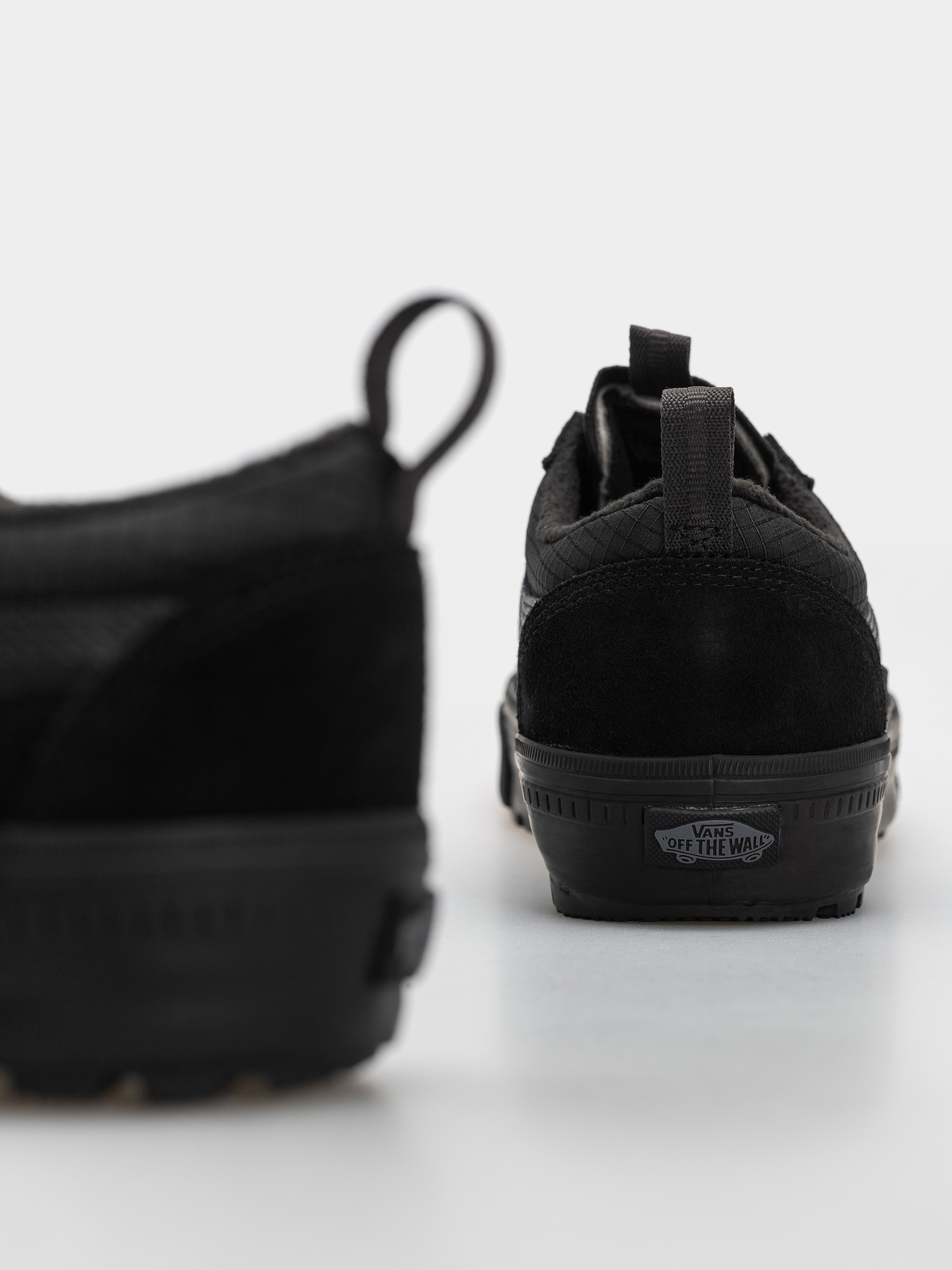 Обувки Vans Old Skool Waterproof Insulated Mte (black/black/gry)