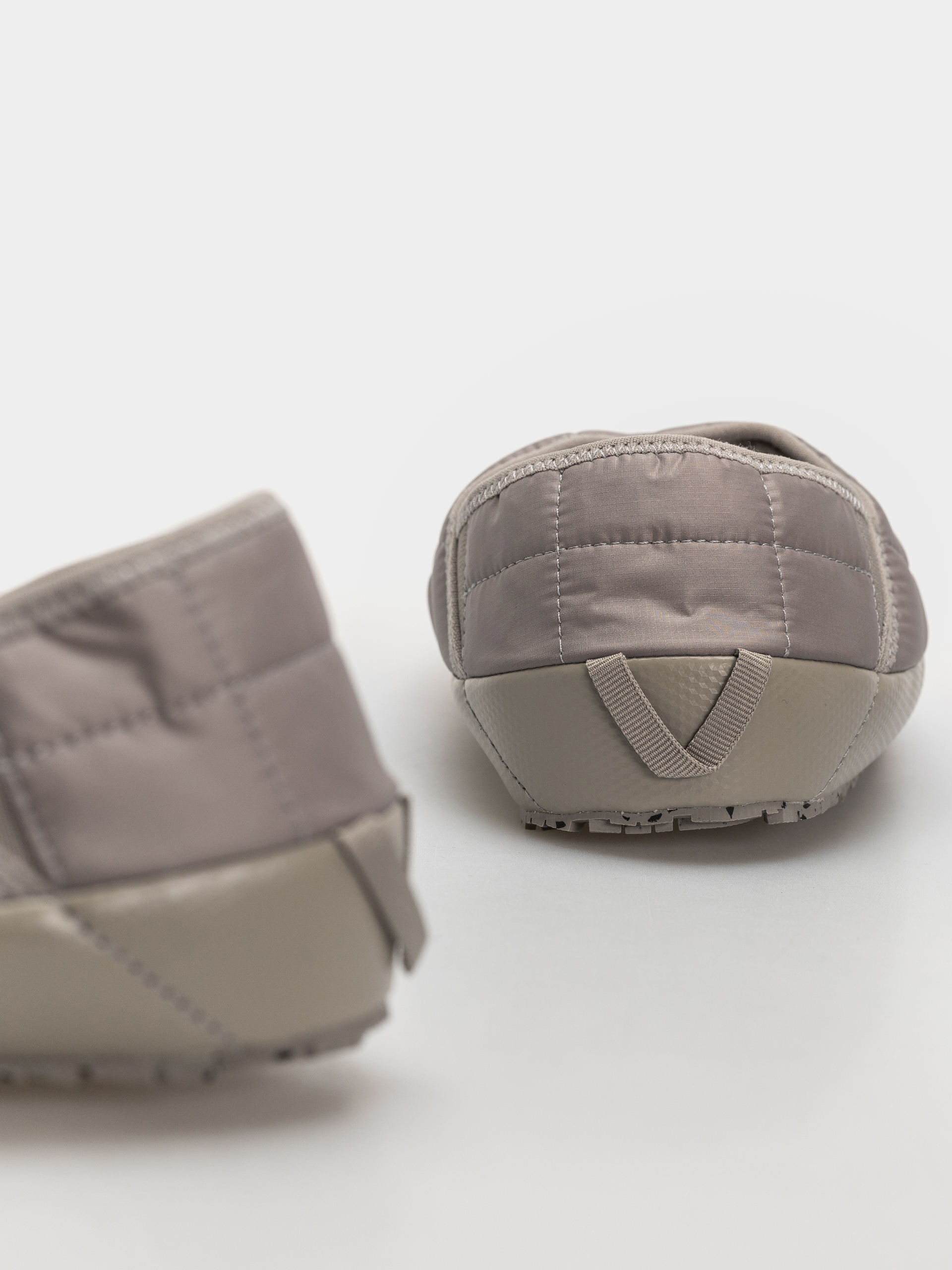 Обувки The North Face Thermoball Traction Mule V (stone slab/calacatta)