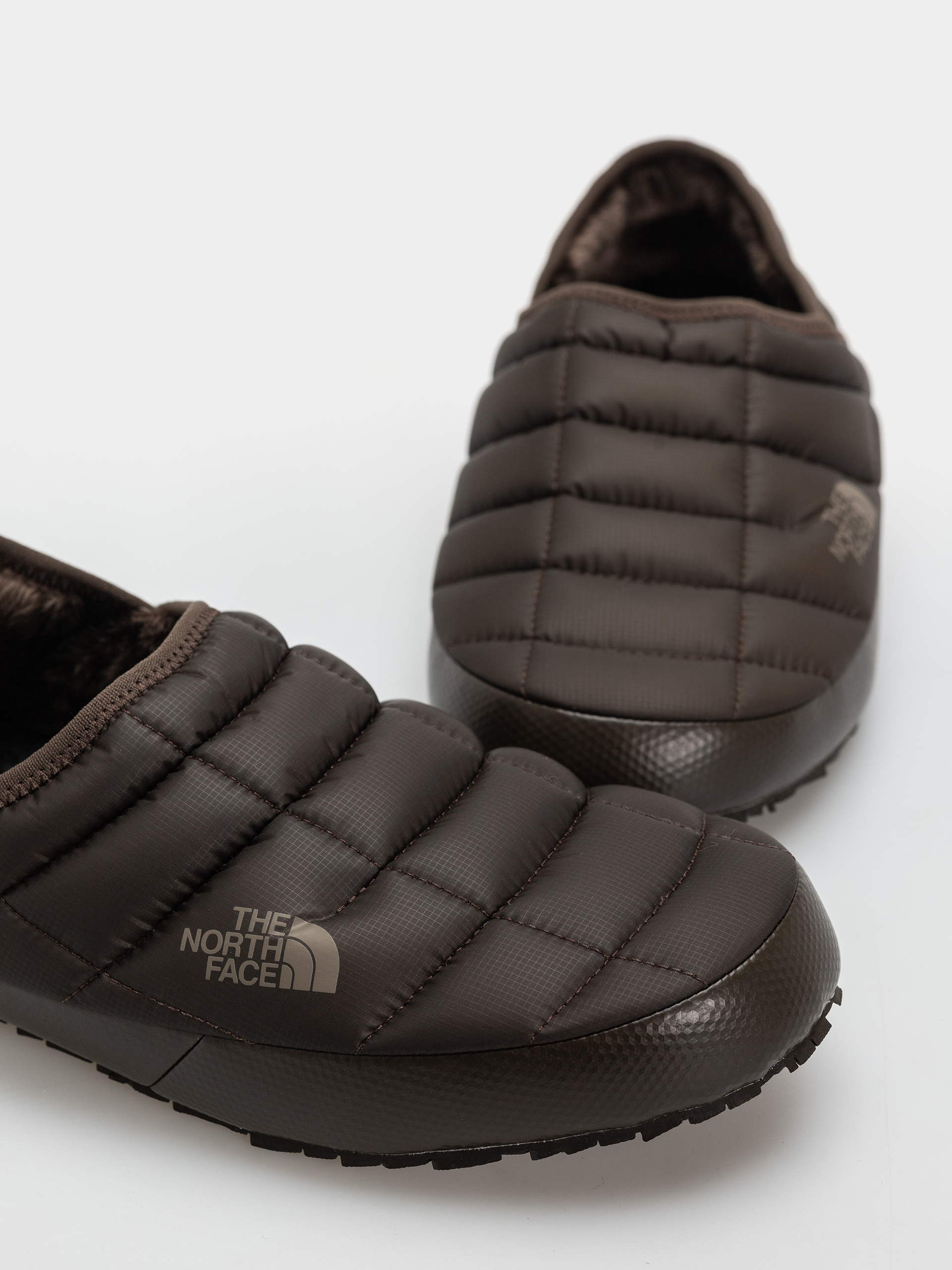 Обувки The North Face Thermoball Traction Mule V (dark chestnut/tnf black)