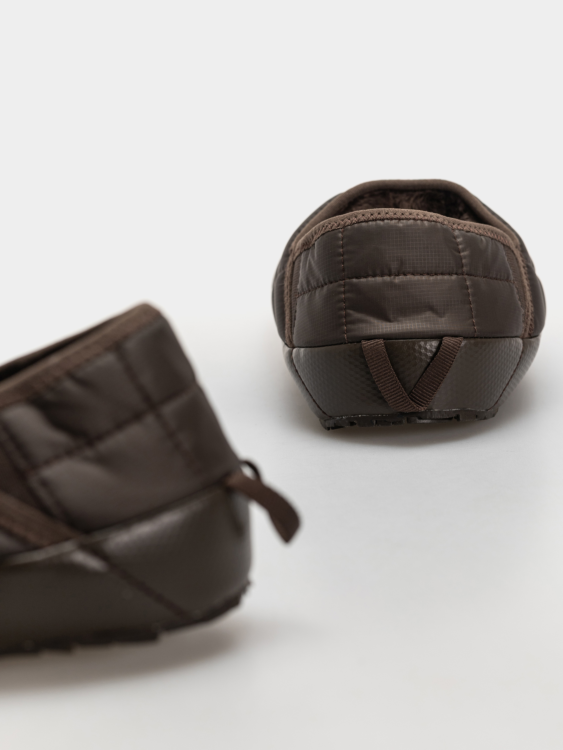 Обувки The North Face Thermoball Traction Mule V (dark chestnut/tnf black)