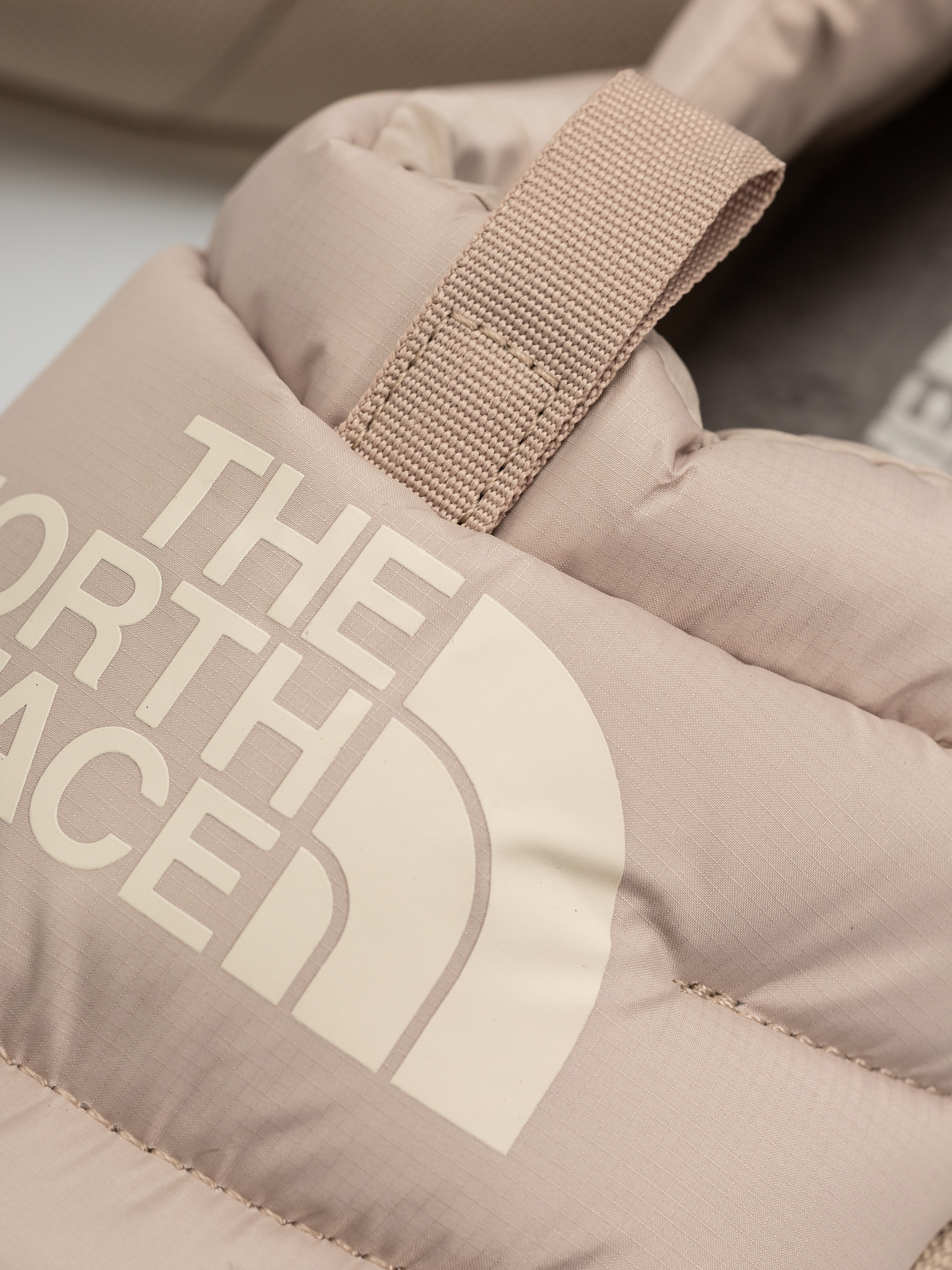 Обувки The North Face Nuptse Mule Wmn (timeless taupe/calacatt)