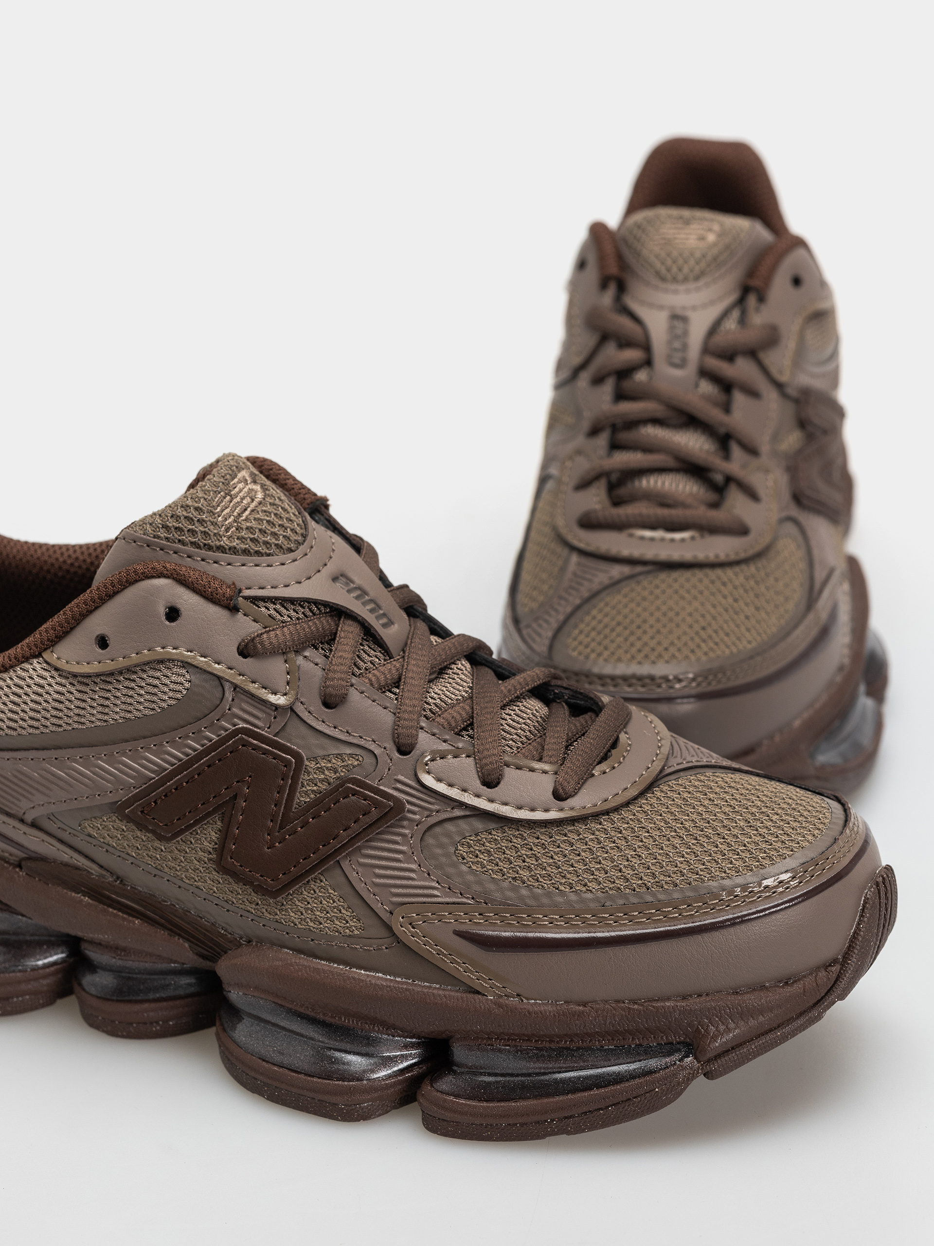 Обувки New Balance 2000 (thunder brown/pumpernickel)