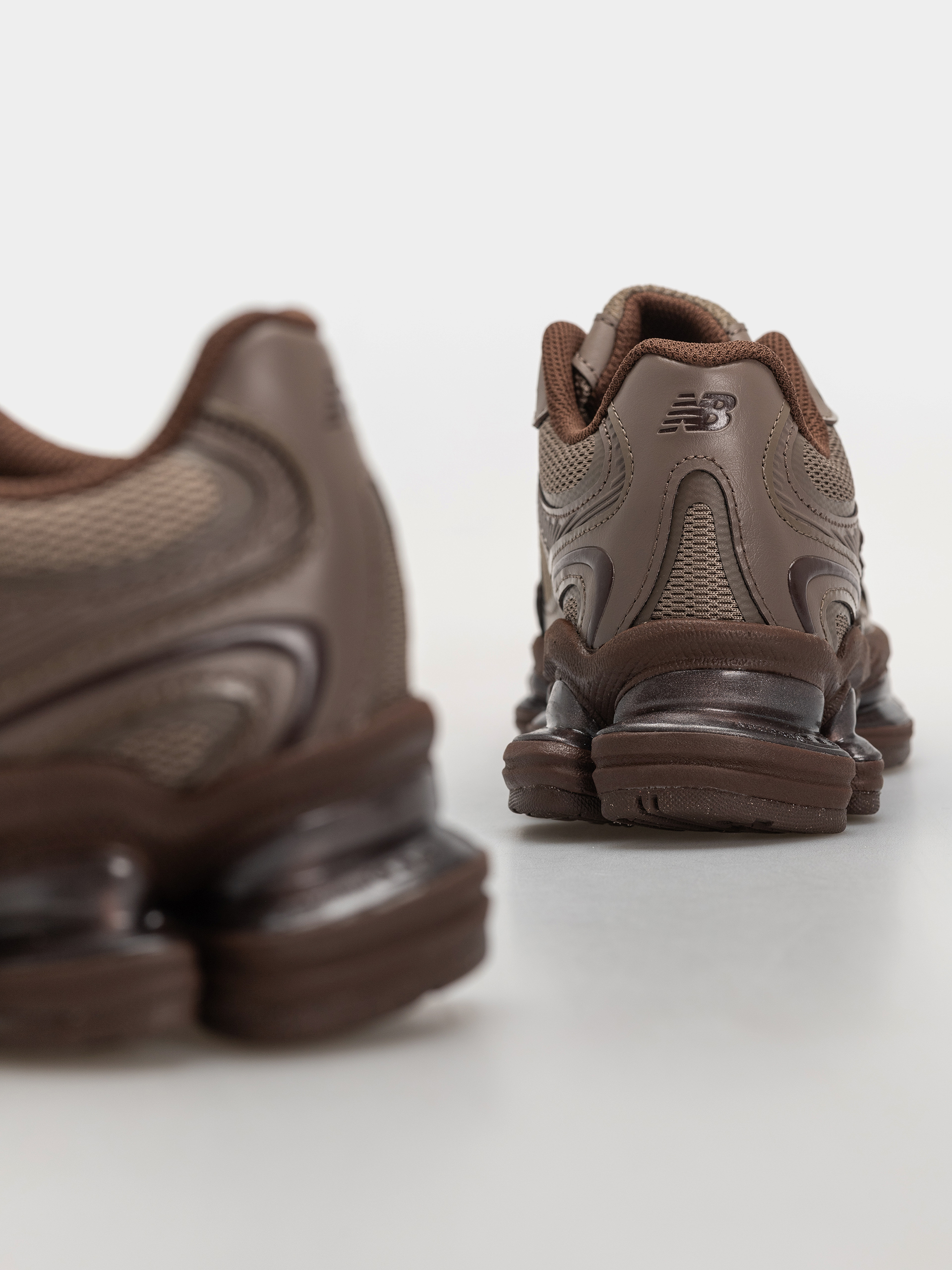 Обувки New Balance 2000 (thunder brown/pumpernickel)