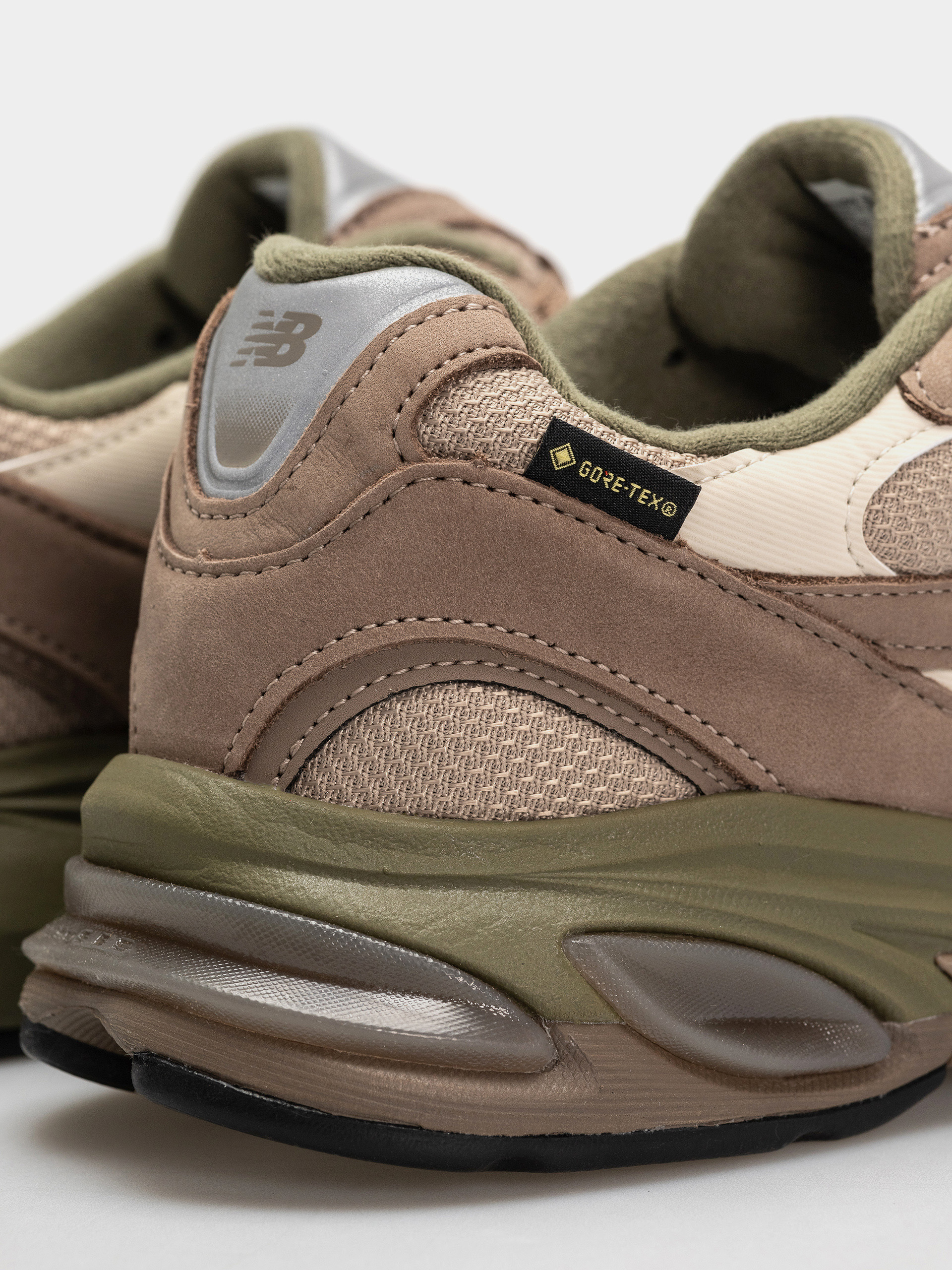 Обувки New Balance 2010 (light mushroom/timberwolf)