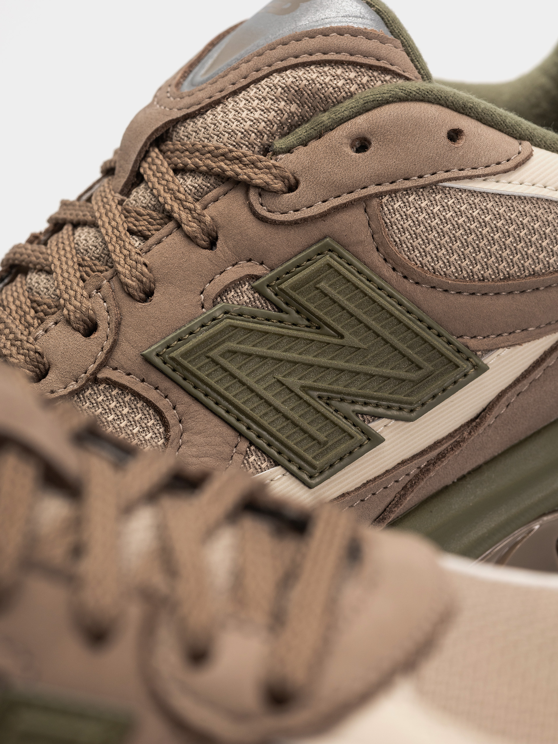 Обувки New Balance 2010 (light mushroom/timberwolf)