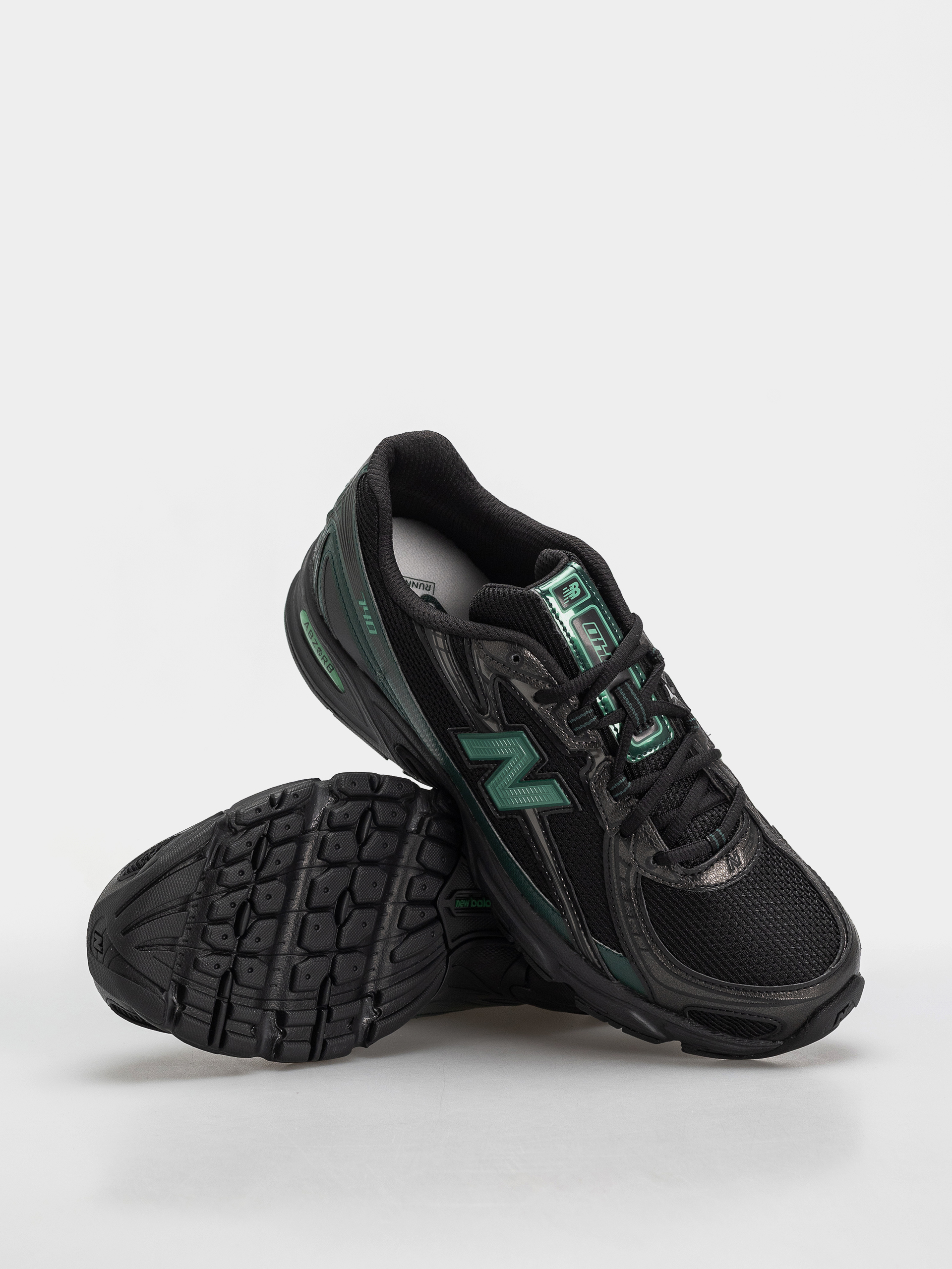 Обувки New Balance 740 (black/nordic green)