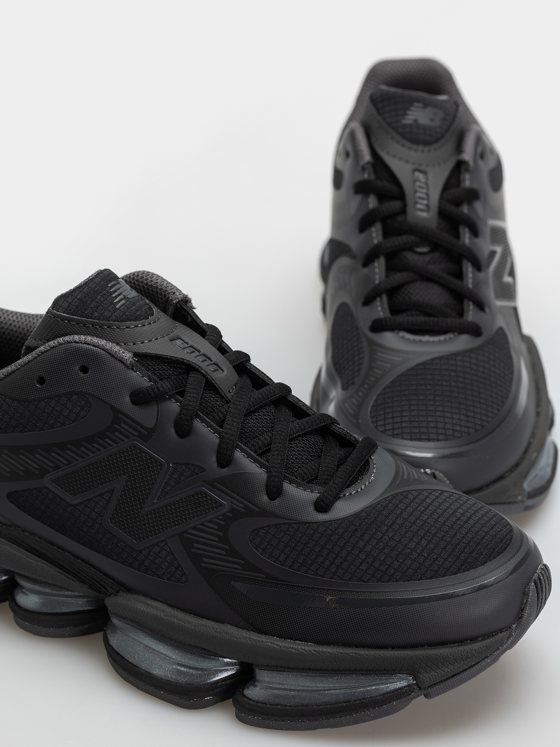 Обувки New Balance 2000 (black/black cement/magnet)
