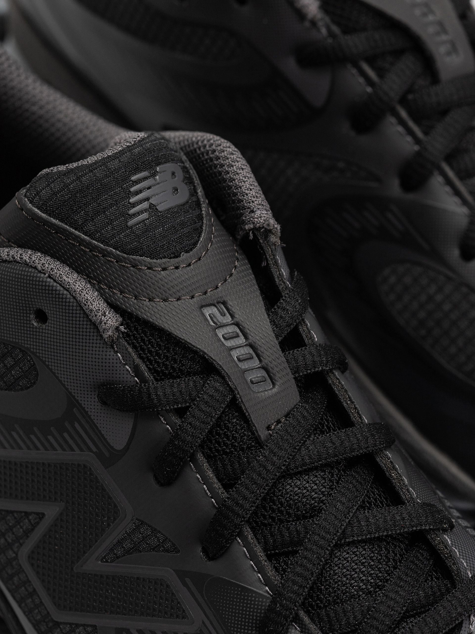 Обувки New Balance 2000 (black/black cement/magnet)