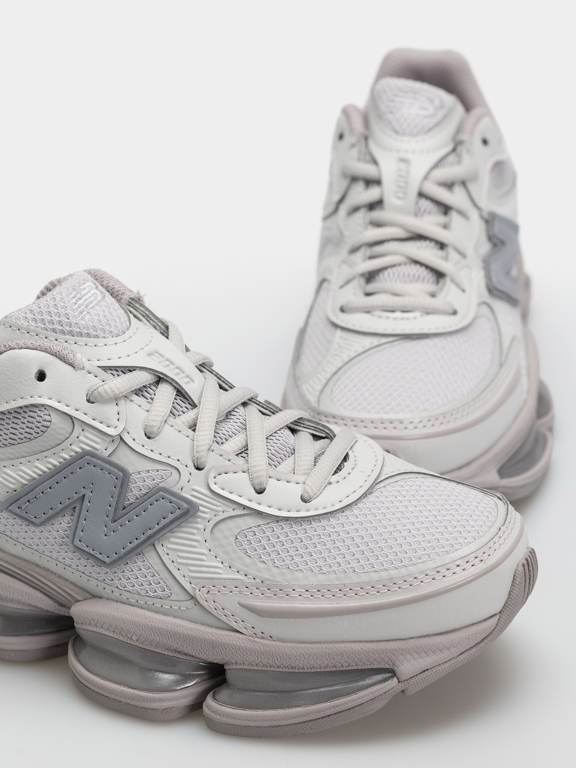 Обувки New Balance 2000 (horizon grey/truffle salt)