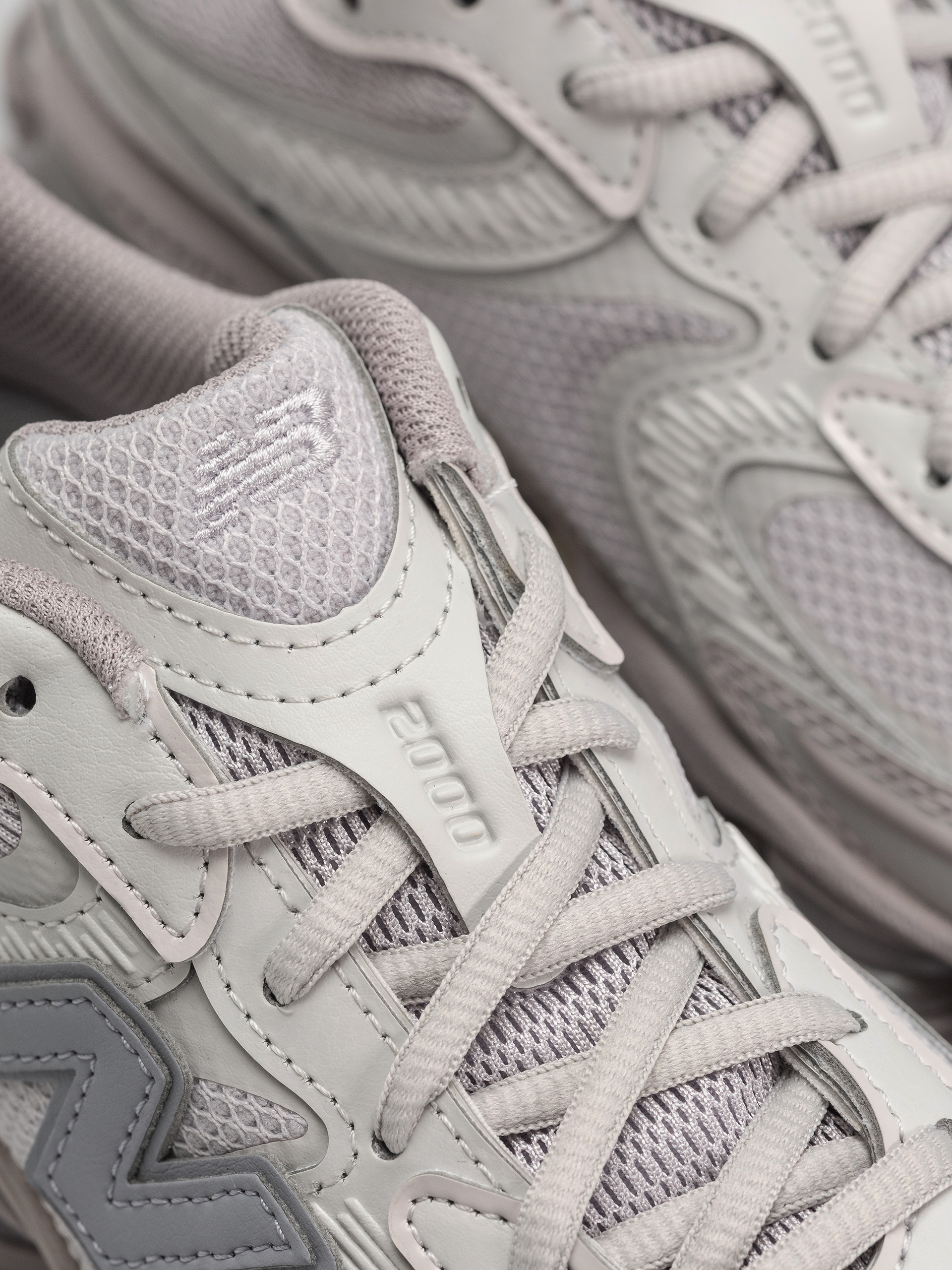 Обувки New Balance 2000 (horizon grey/truffle salt)