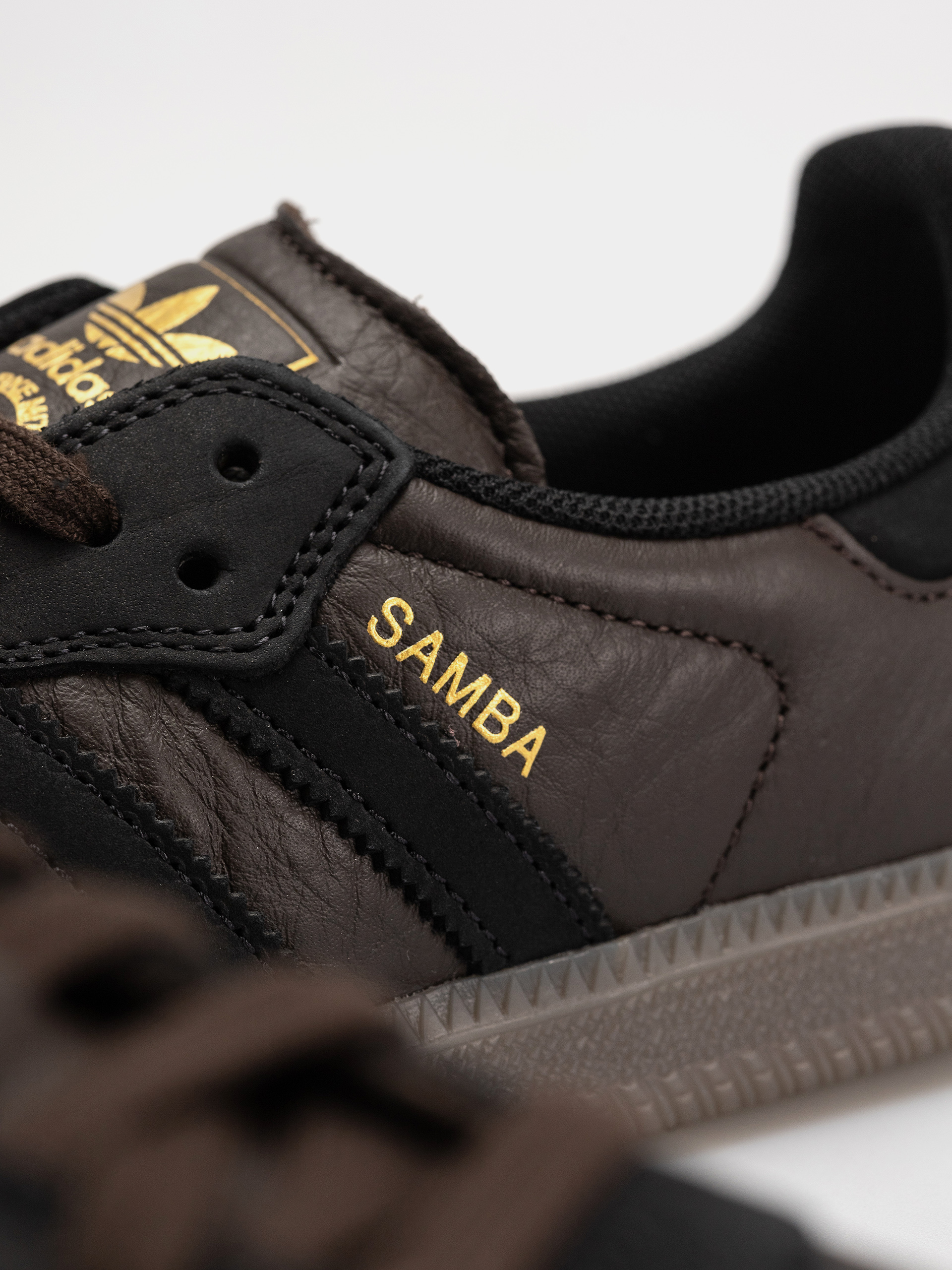 Обувки adidas Samba Adv (dbrown/cblack/gum5)