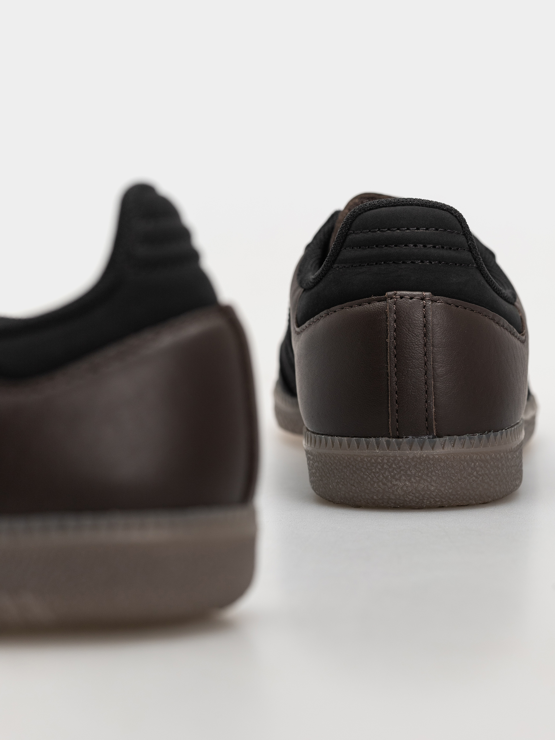 Обувки adidas Samba Adv (dbrown/cblack/gum5)
