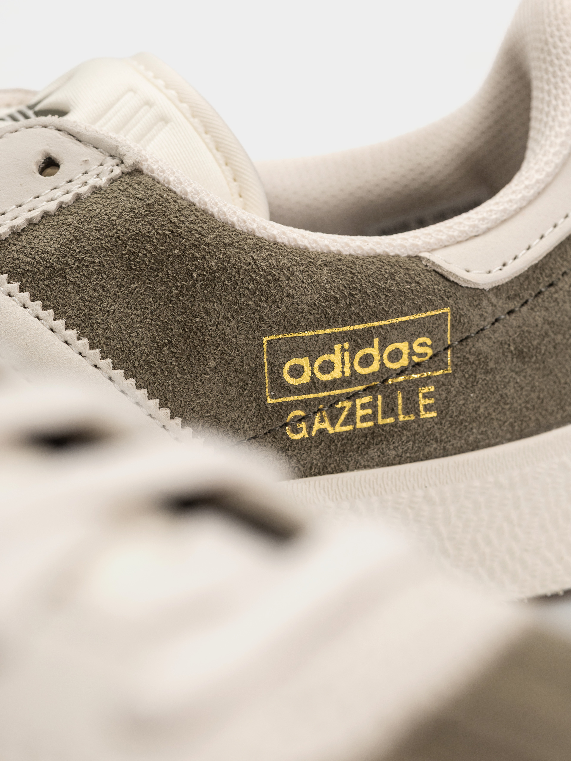 Обувки adidas Gazelle Adv (olistr/cwhite/goldmt)