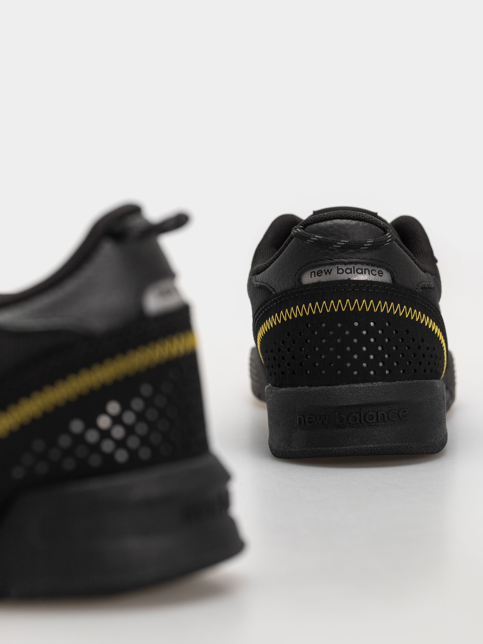 Обувки New Balance 440 (black/happy yellow)