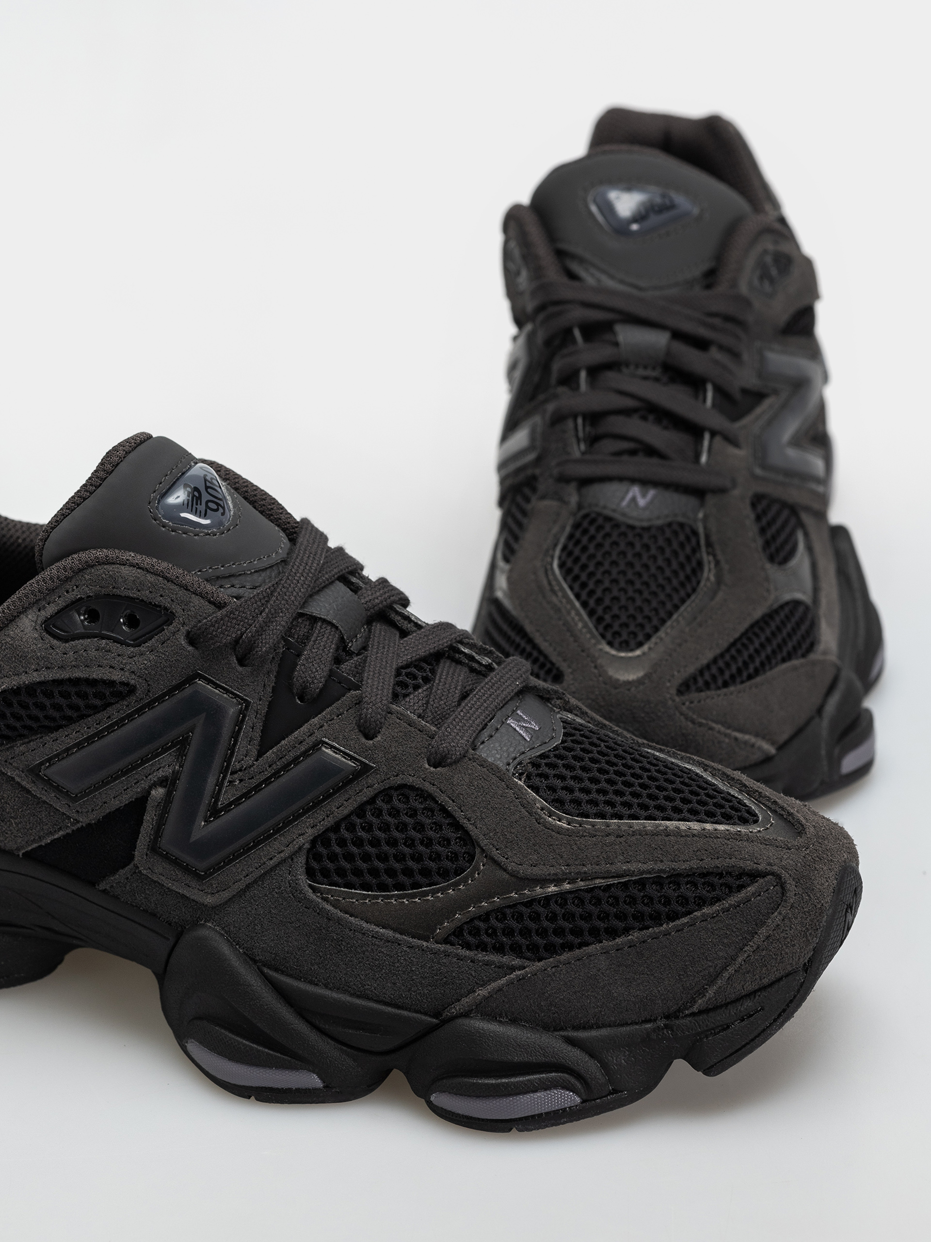 Обувки New Balance 9060 (black/neptune grey)