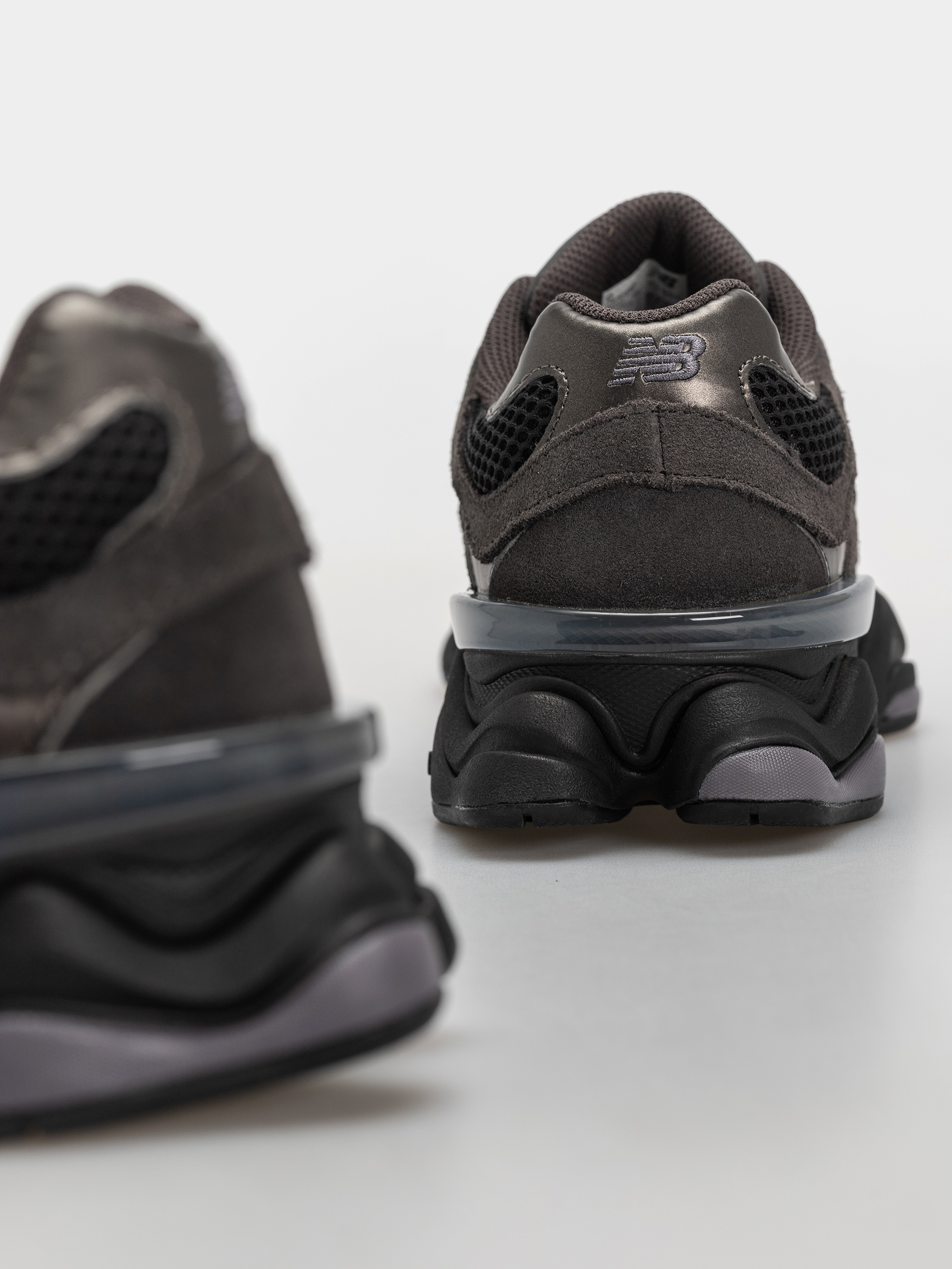 Обувки New Balance 9060 (black/neptune grey)