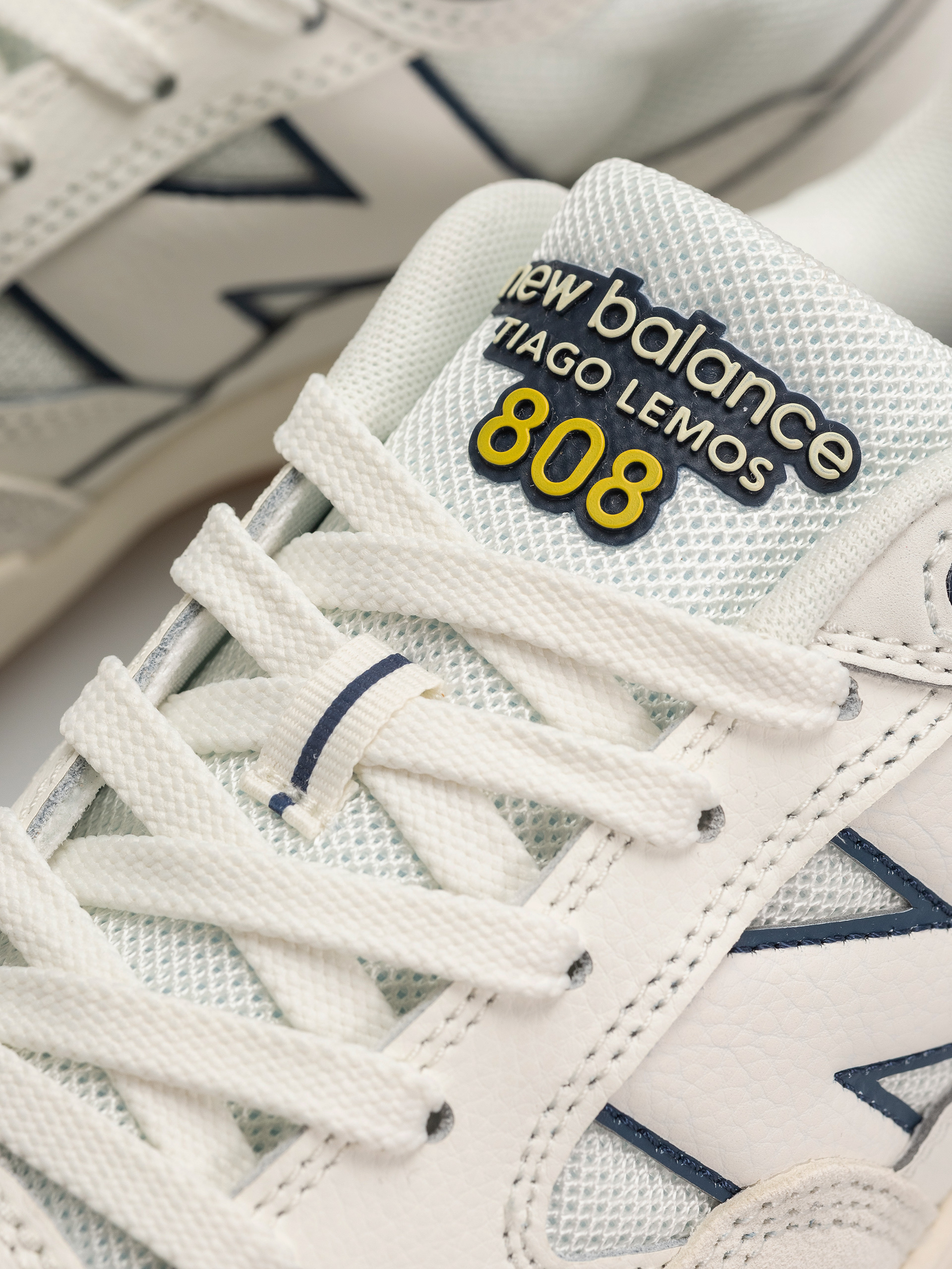 Обувки New Balance 808 (sea salt/navy)