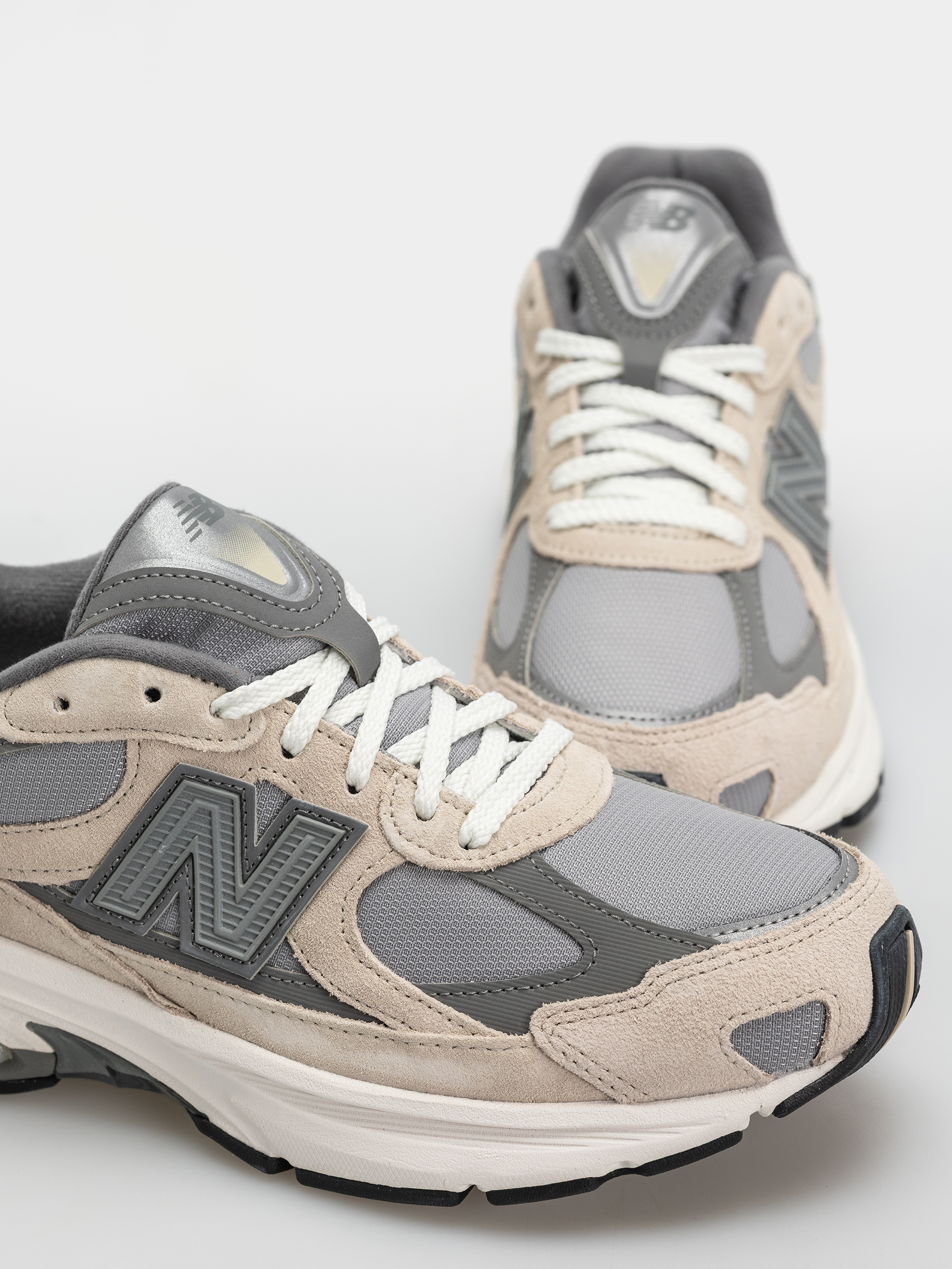 Обувки New Balance 2010 (timberwolf/harbor grey)