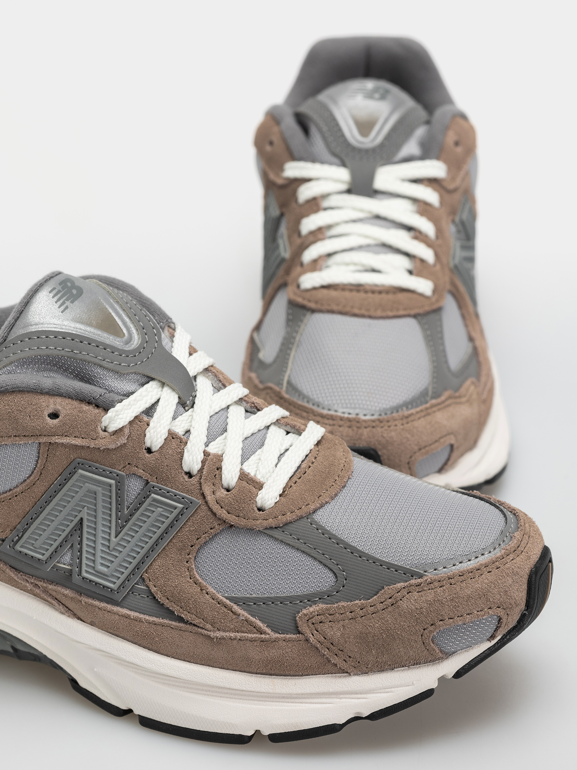 Обувки New Balance 2010 (mushroom/harbor grey)