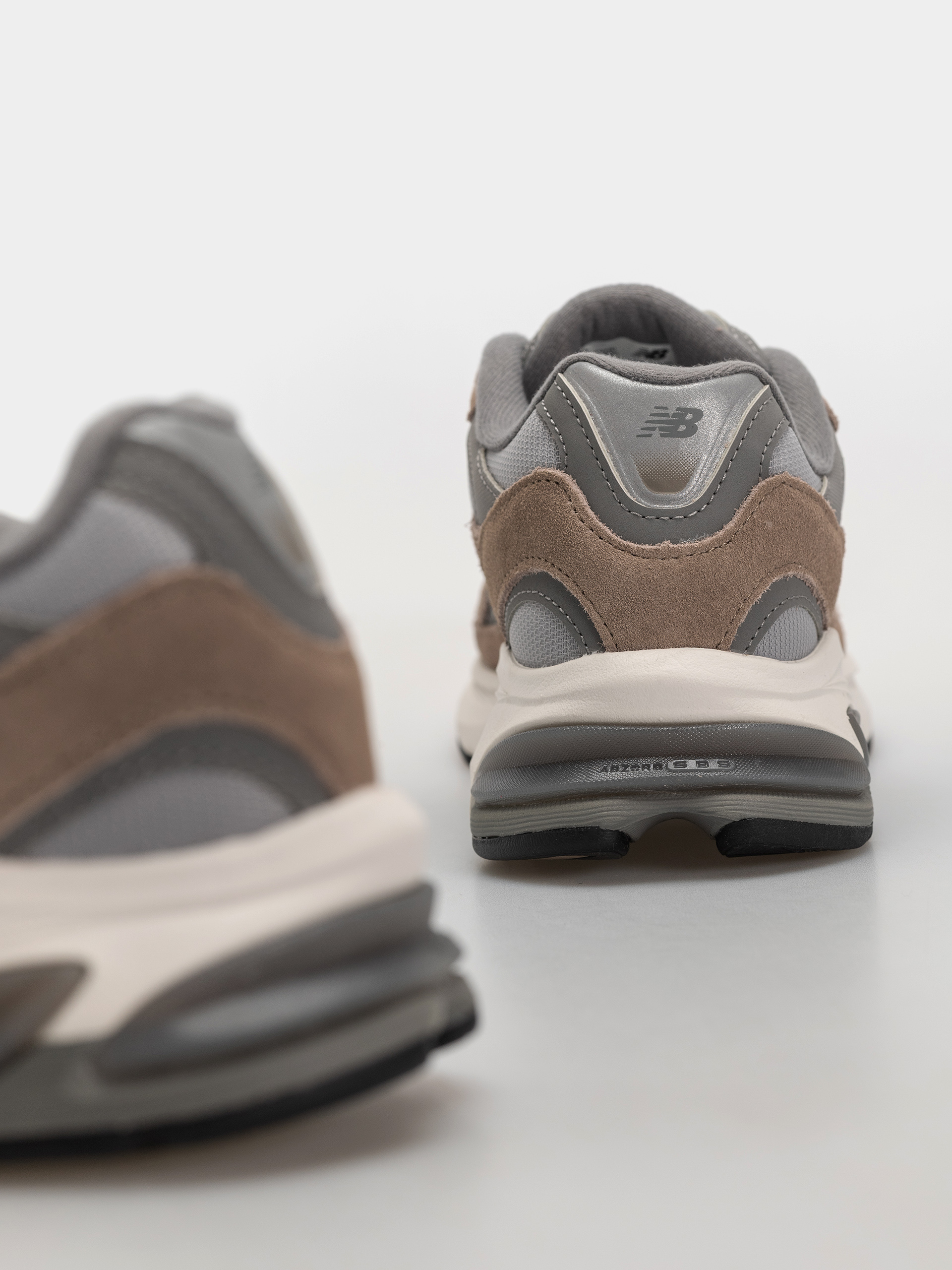 Обувки New Balance 2010 (mushroom/harbor grey)