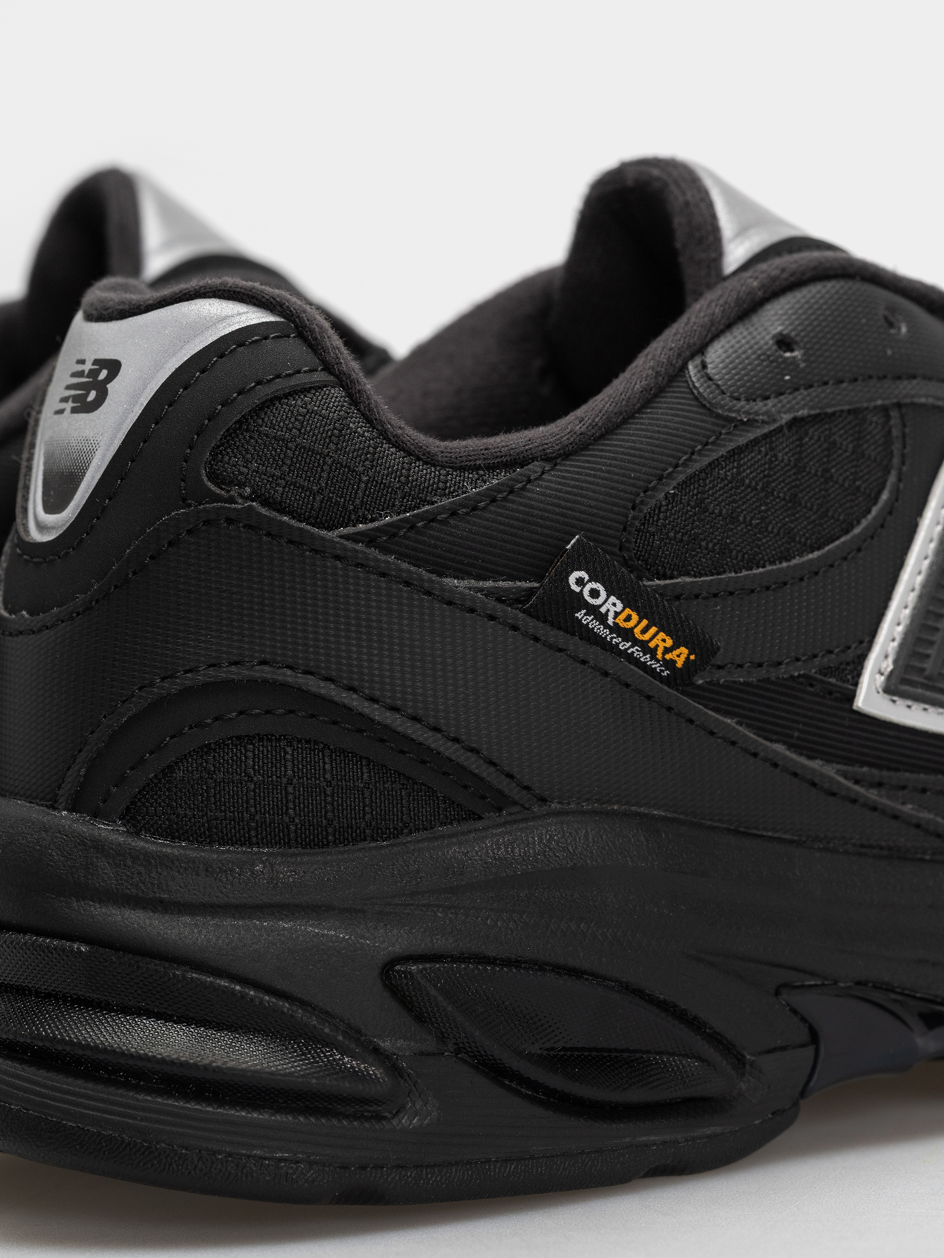 Обувки New Balance 2010 (black/black)