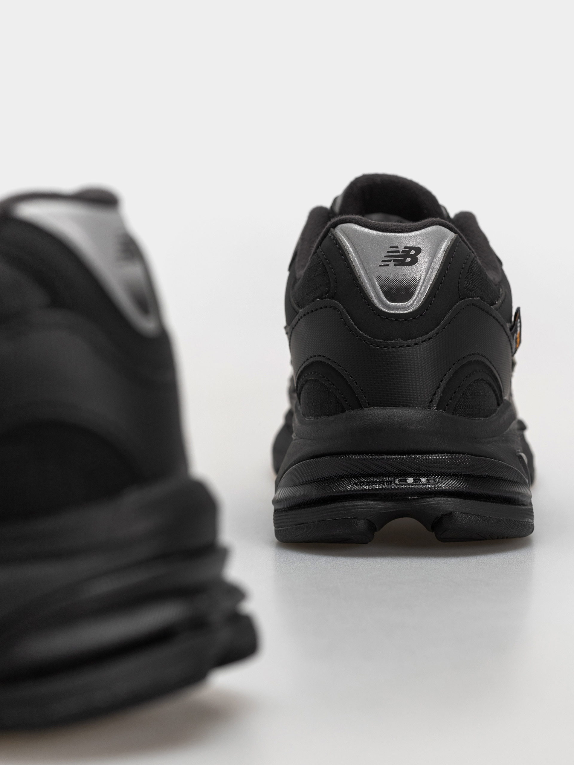 Обувки New Balance 2010 (black/black)