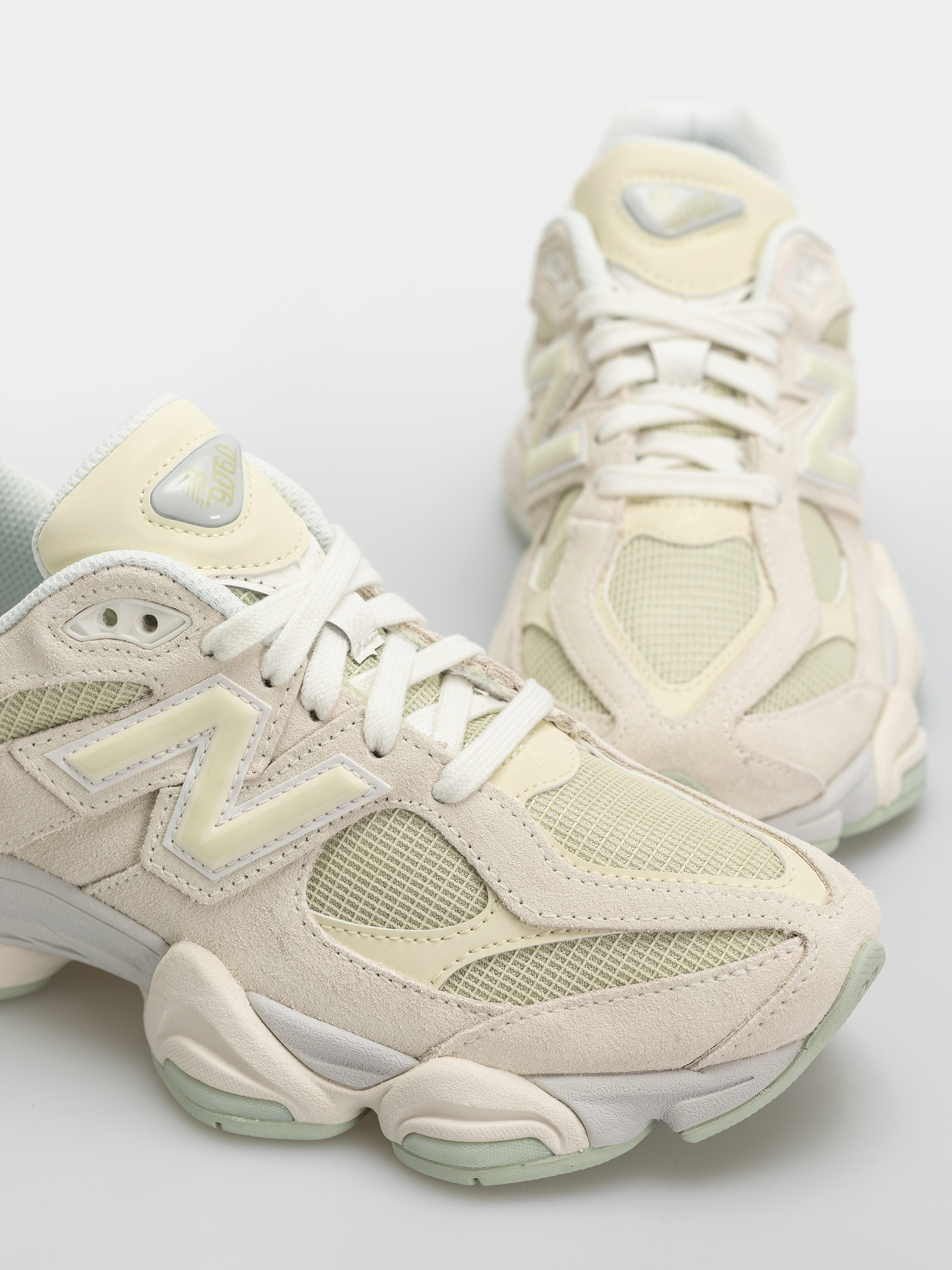 Обувки New Balance 9060 (pistachio butter/angora)