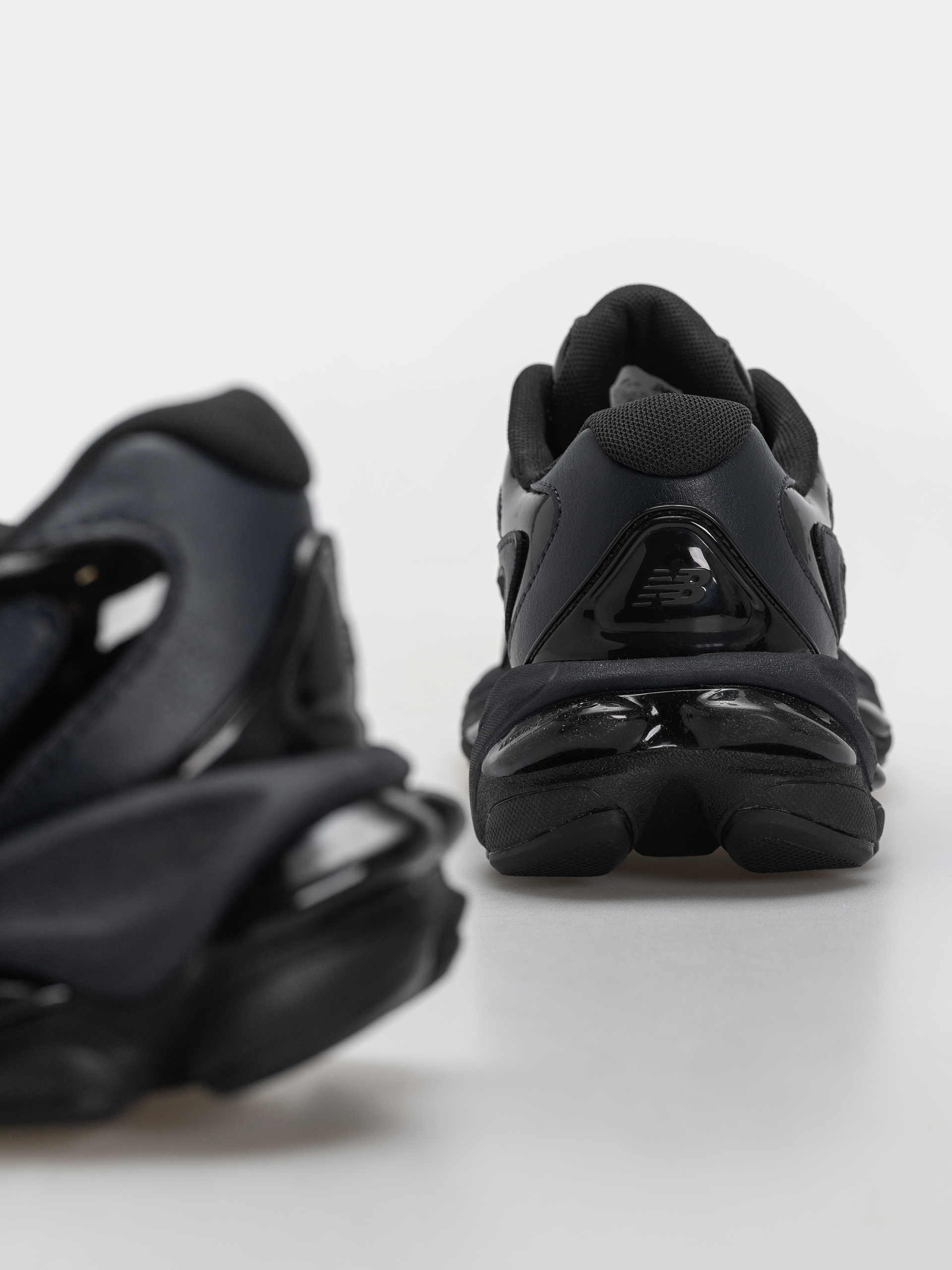 Обувки New Balance 983 (black/dark night)