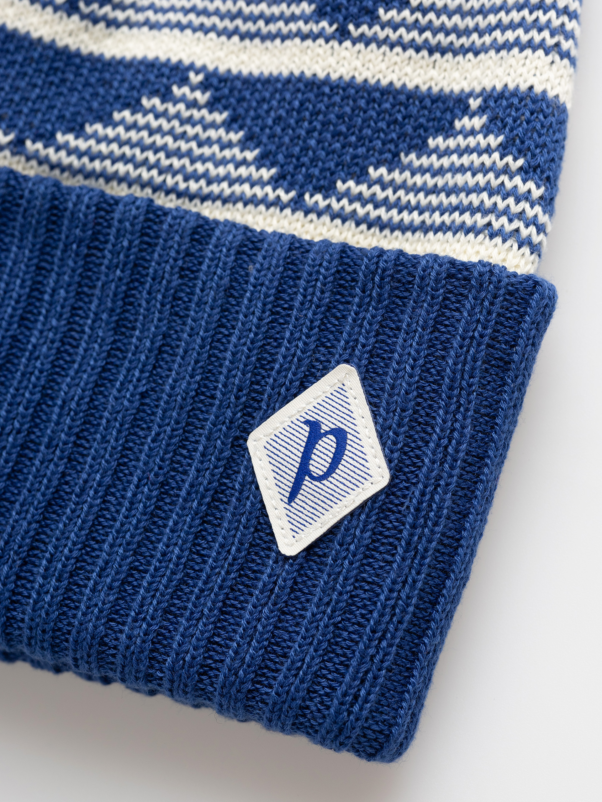 Шапка Patagonia Powder Town (hut tripper stripe birch white)