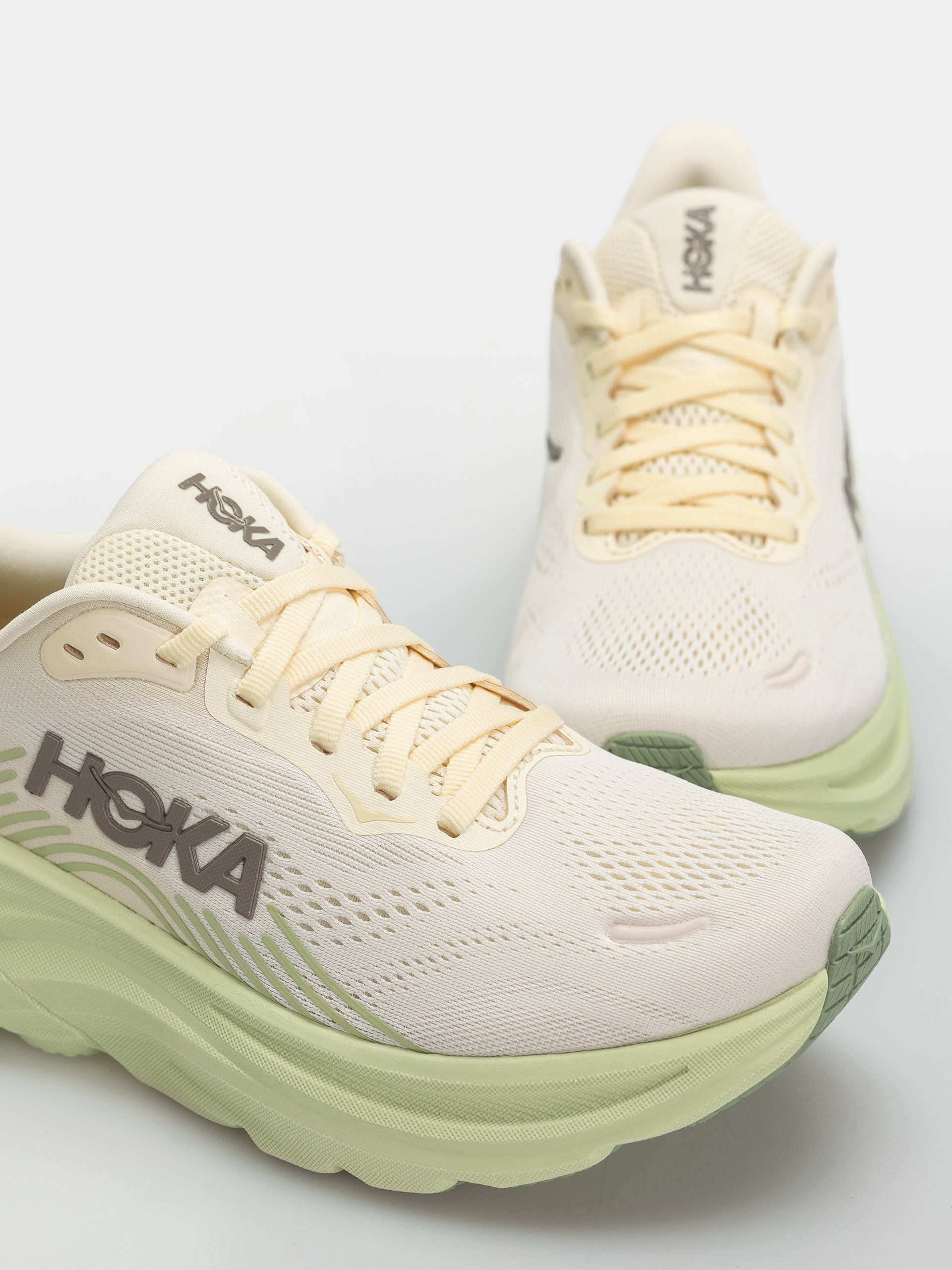 Обувки Hoka Clifton 11 Wmn (alabaster/morning dew)