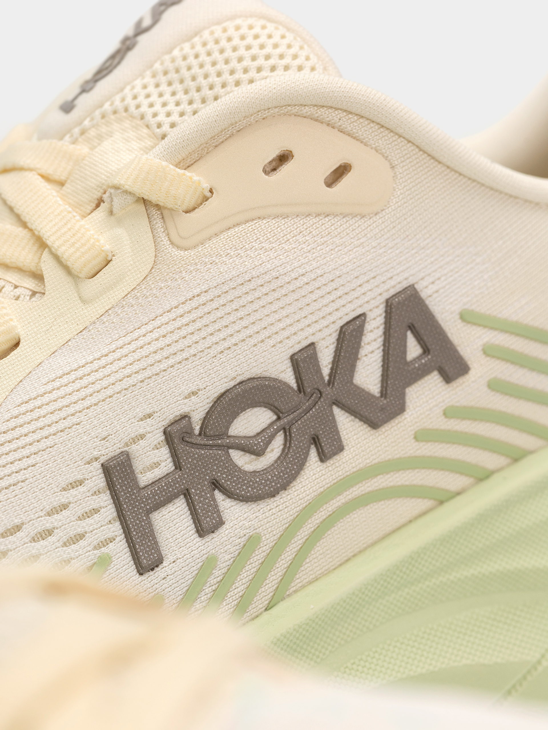 Обувки Hoka Clifton 11 Wmn (alabaster/morning dew)
