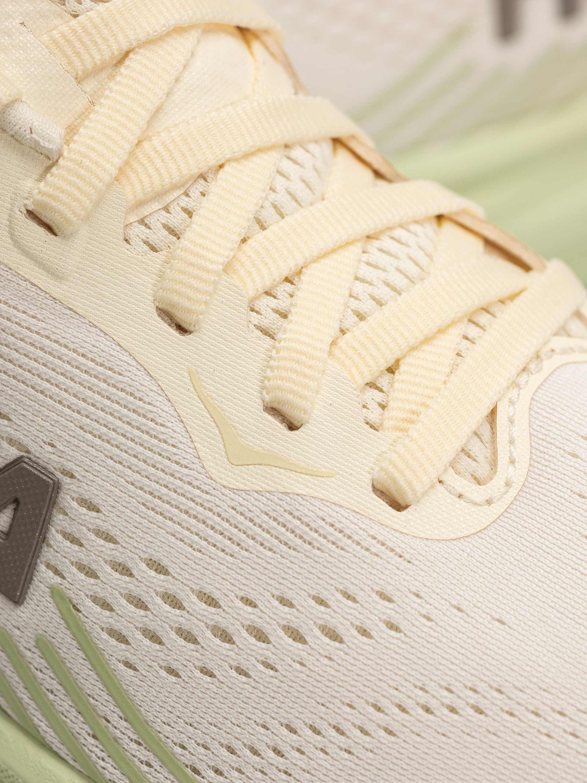 Обувки Hoka Clifton 11 Wmn (alabaster/morning dew)