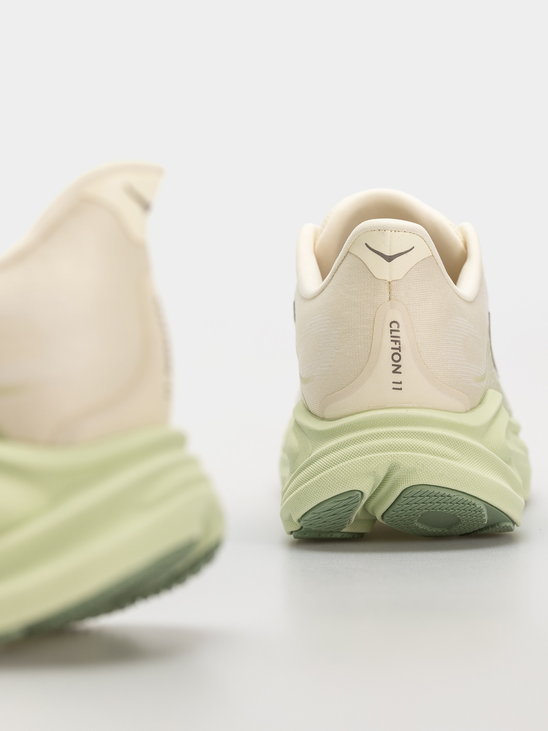 Обувки Hoka Clifton 11 Wmn (alabaster/morning dew)