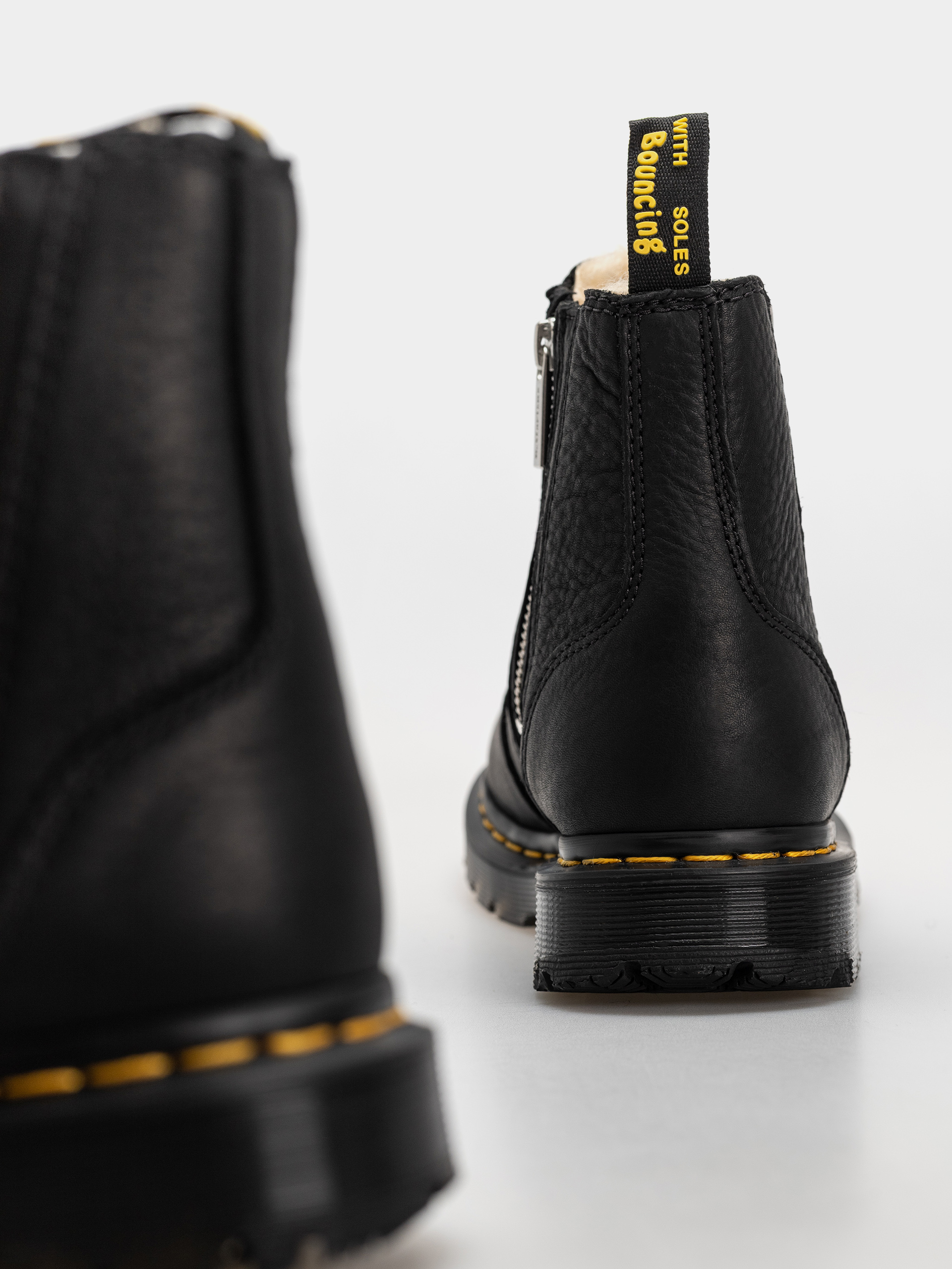Обувки Dr. Martens 2976 Alyson w Zips Wmn (black)