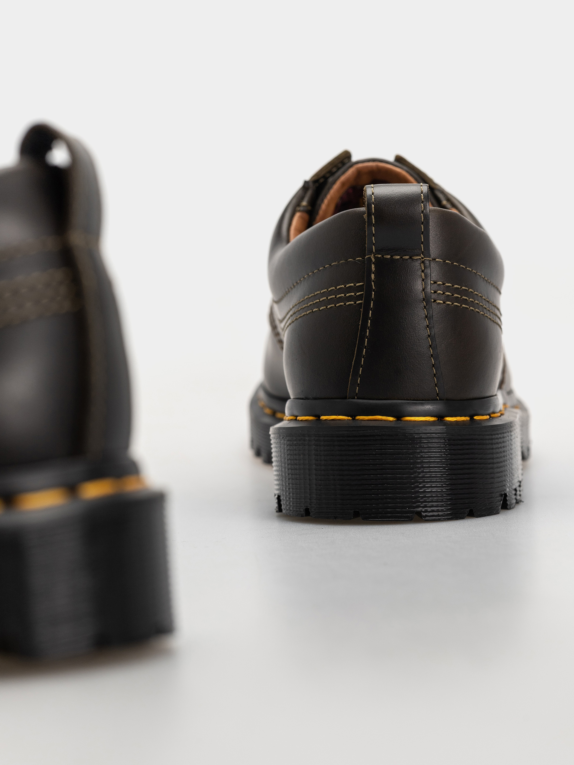 Обувки Dr. Martens Lowell (dms olive)