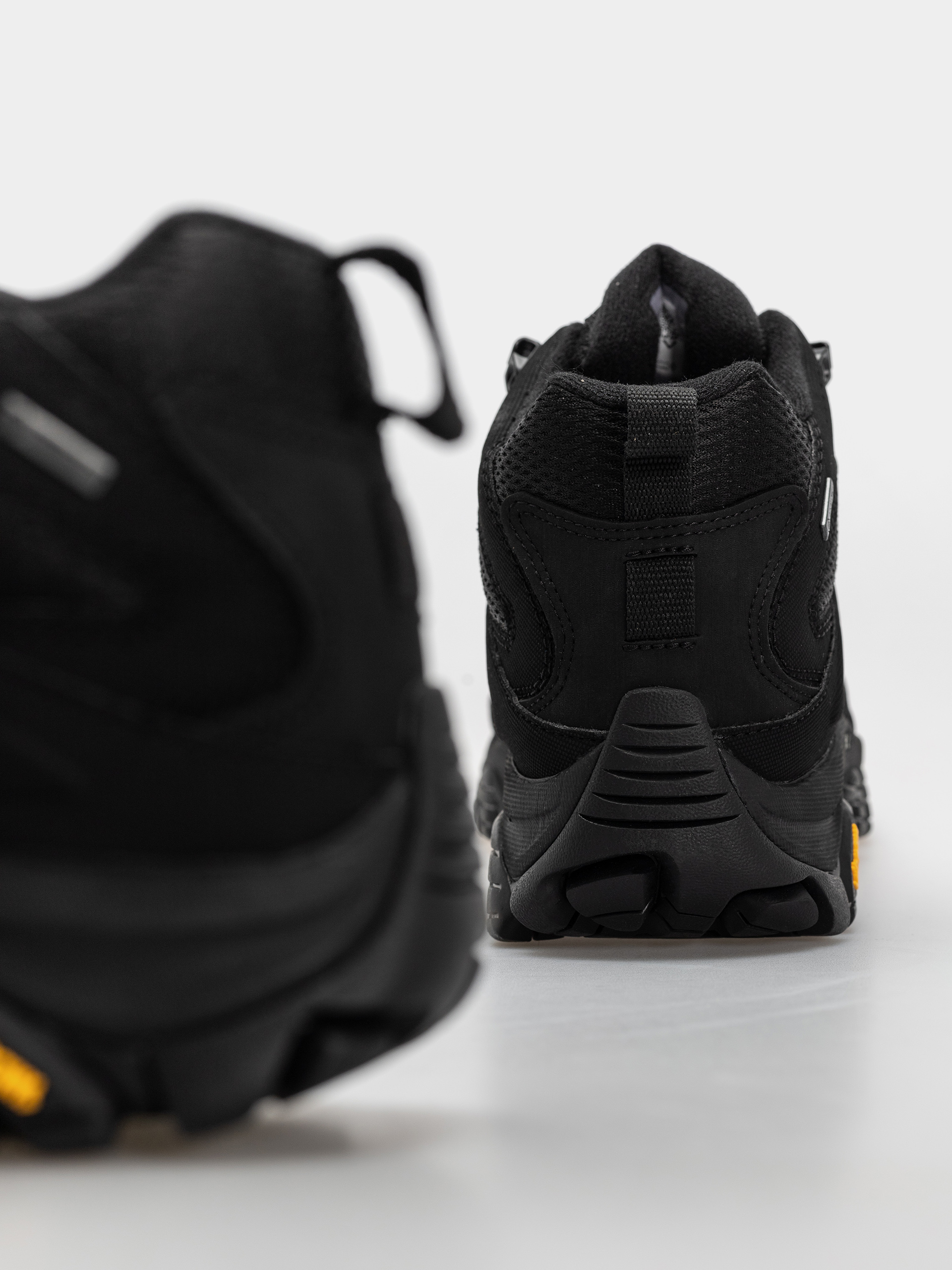 Обувки Merrell Moab 3 Syn Mid (triple black)