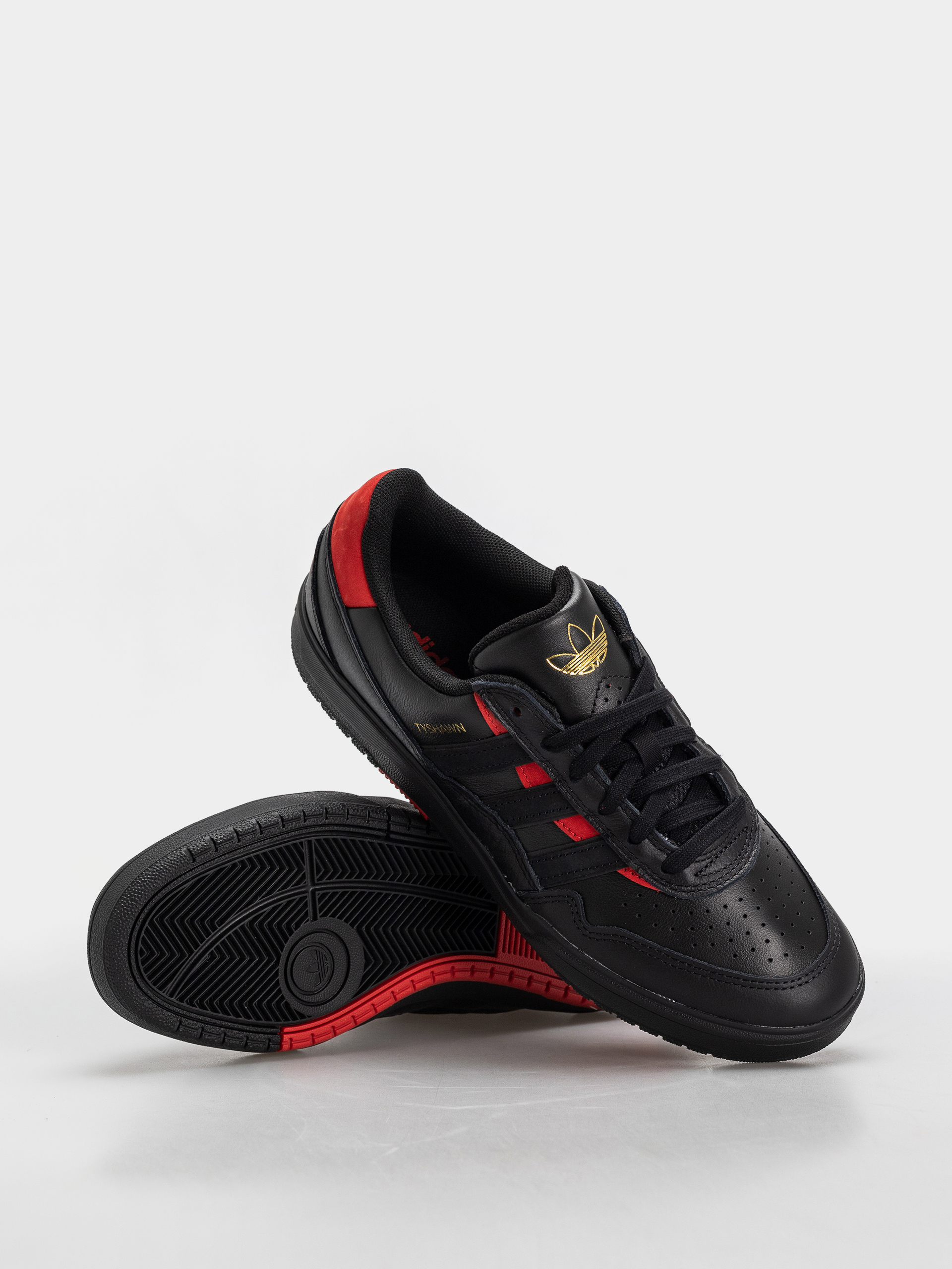 Обувки adidas Tyshawn II (cblack/cblack/betsca)