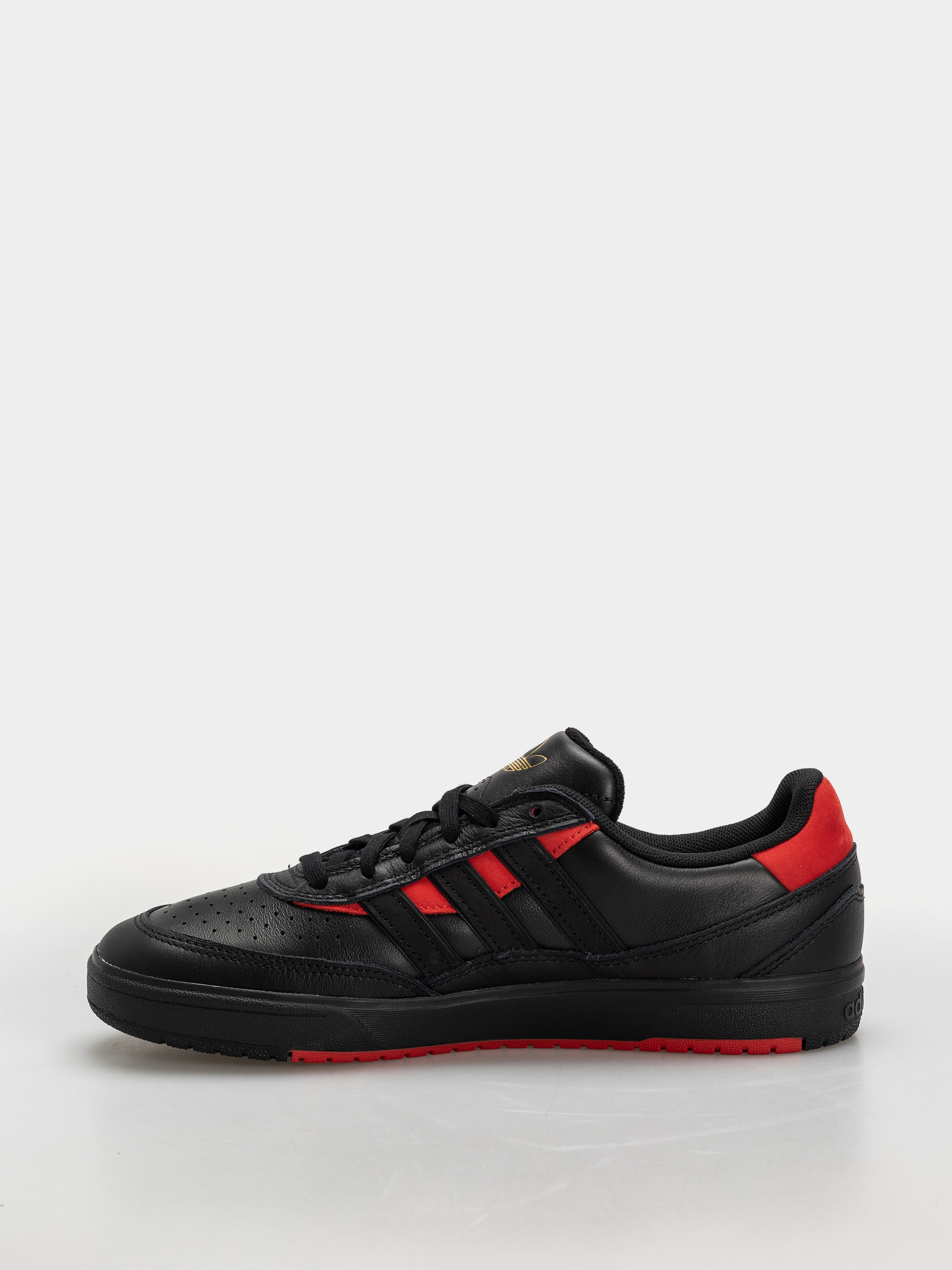 Обувки adidas Tyshawn II (cblack/cblack/betsca)