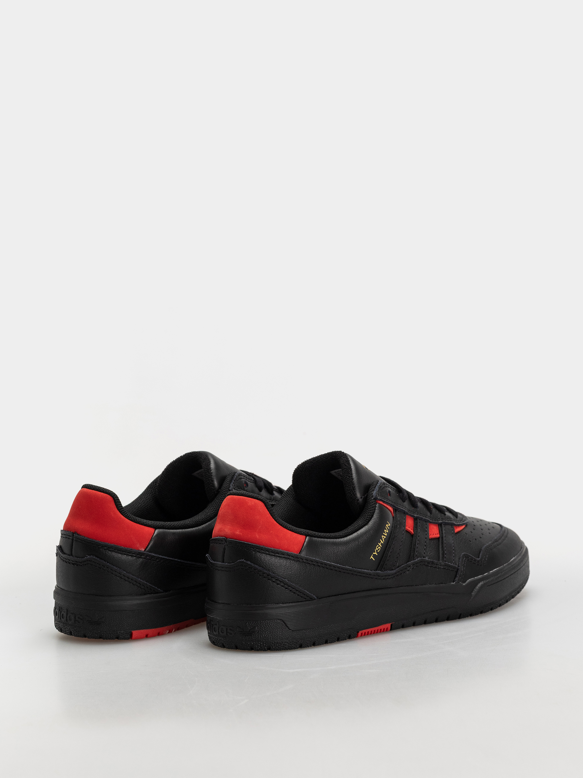 Обувки adidas Tyshawn II (cblack/cblack/betsca)