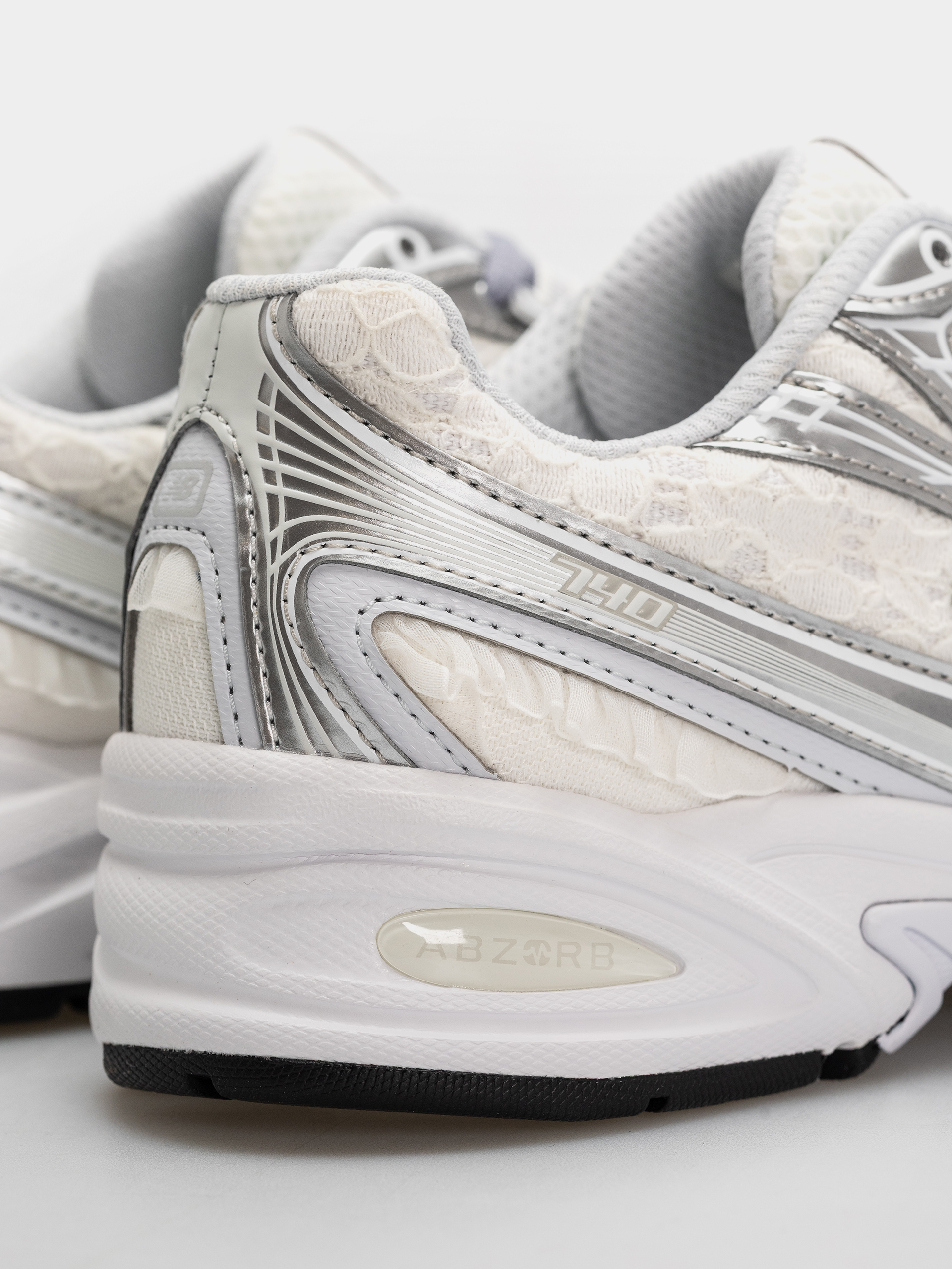 Обувки New Balance 740 (linen/silver metallic)