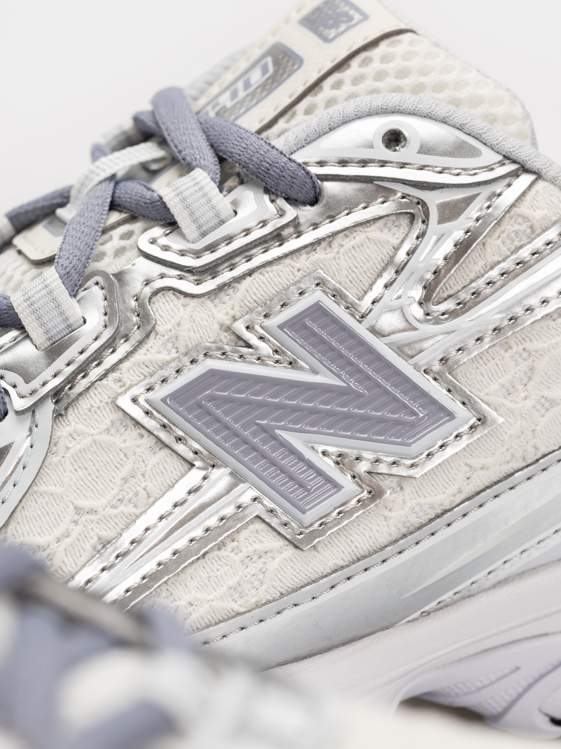 Обувки New Balance 740 (linen/silver metallic)
