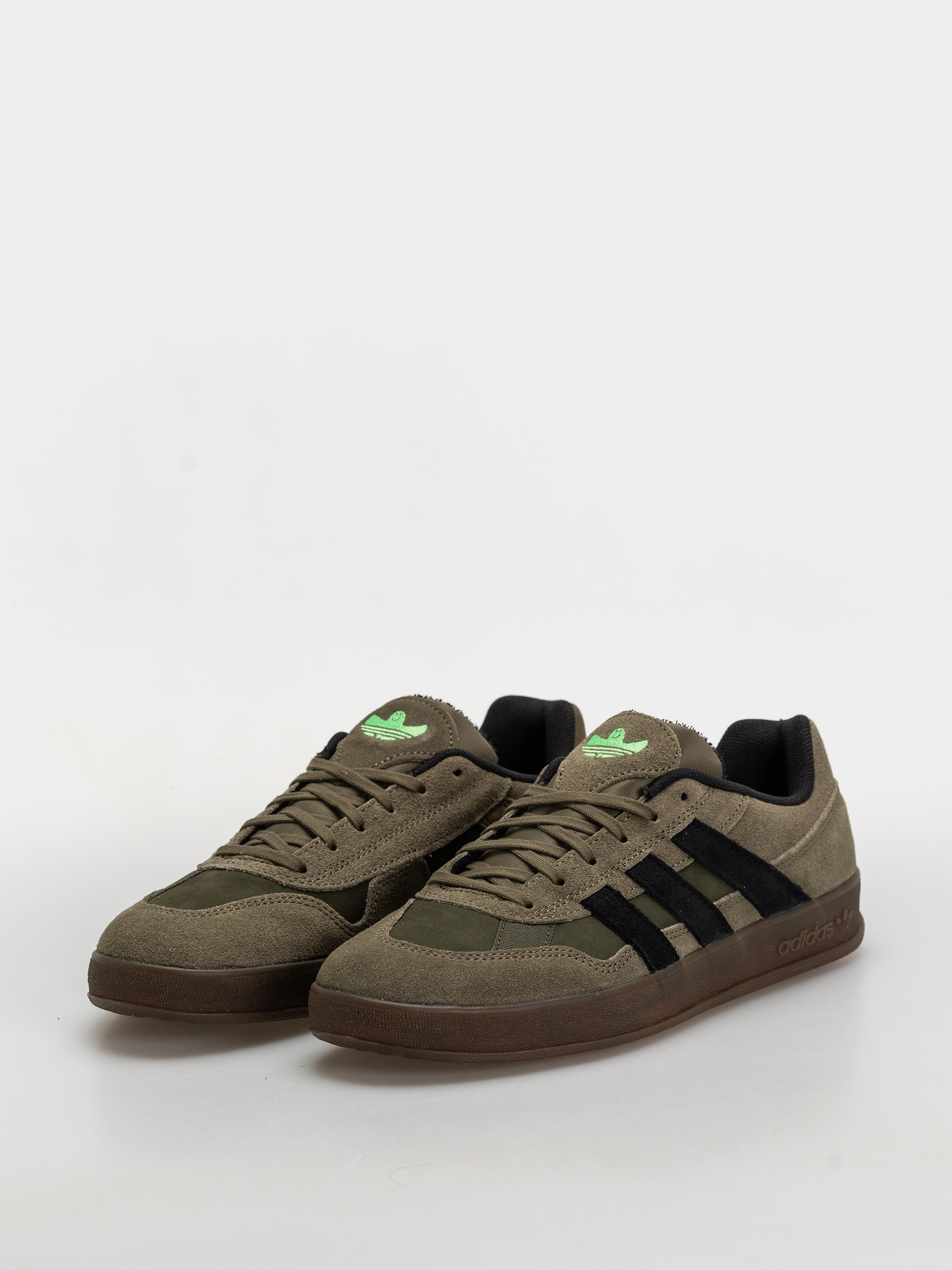 Обувки adidas Aloha Super (olistr/cblack/gum5)