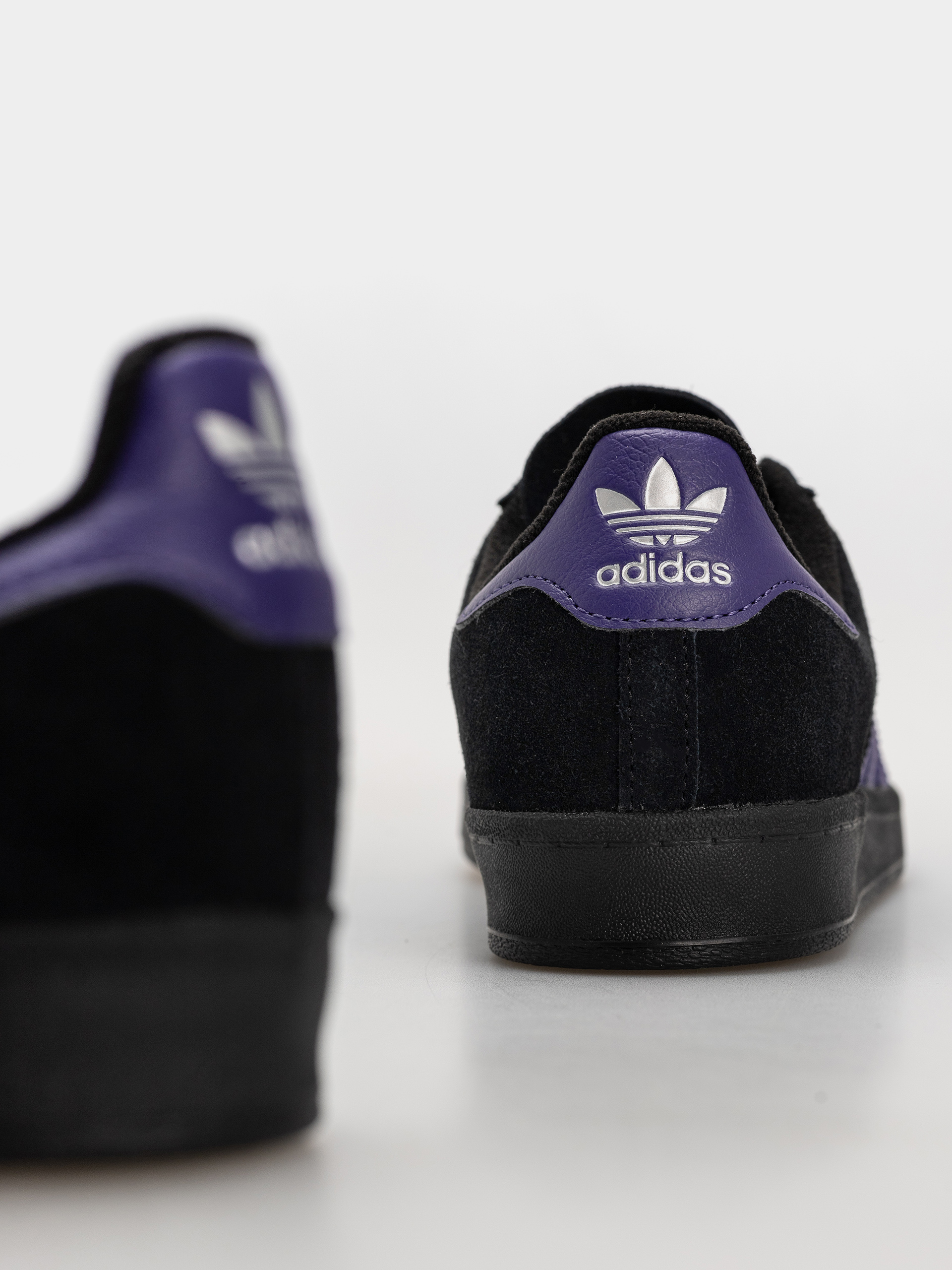 Обувки adidas Campus Adv (cpurpl/cblack/silvmt)