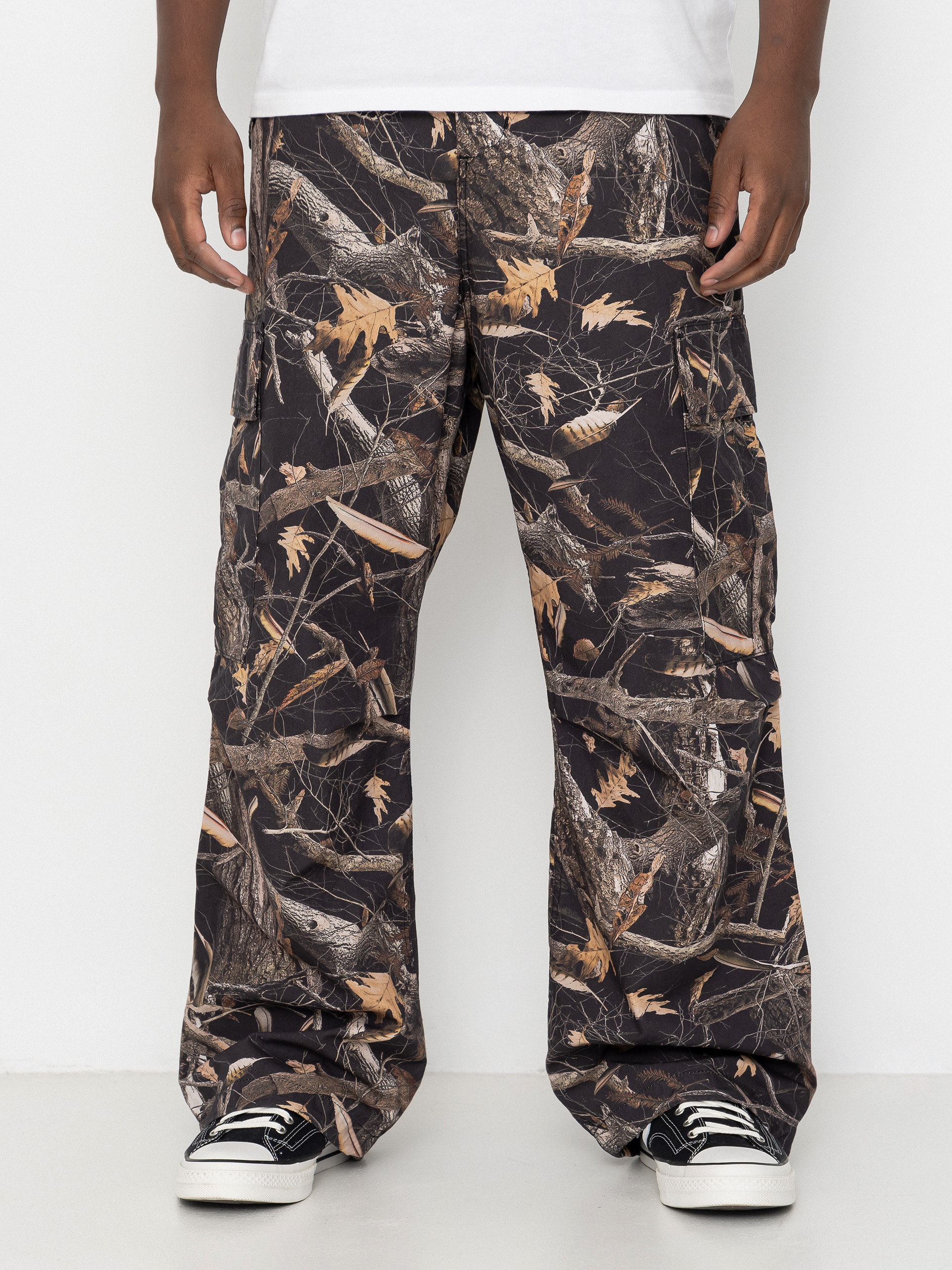 u041fu0430u043du0442u0430u043bu043eu043du0438 Carhartt WIP Osborn Cargo (camo feather tree black/rinsed)